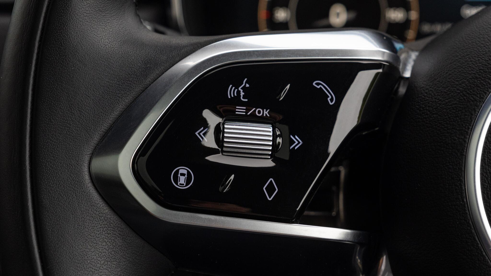 Jaguar F-Pace view 34