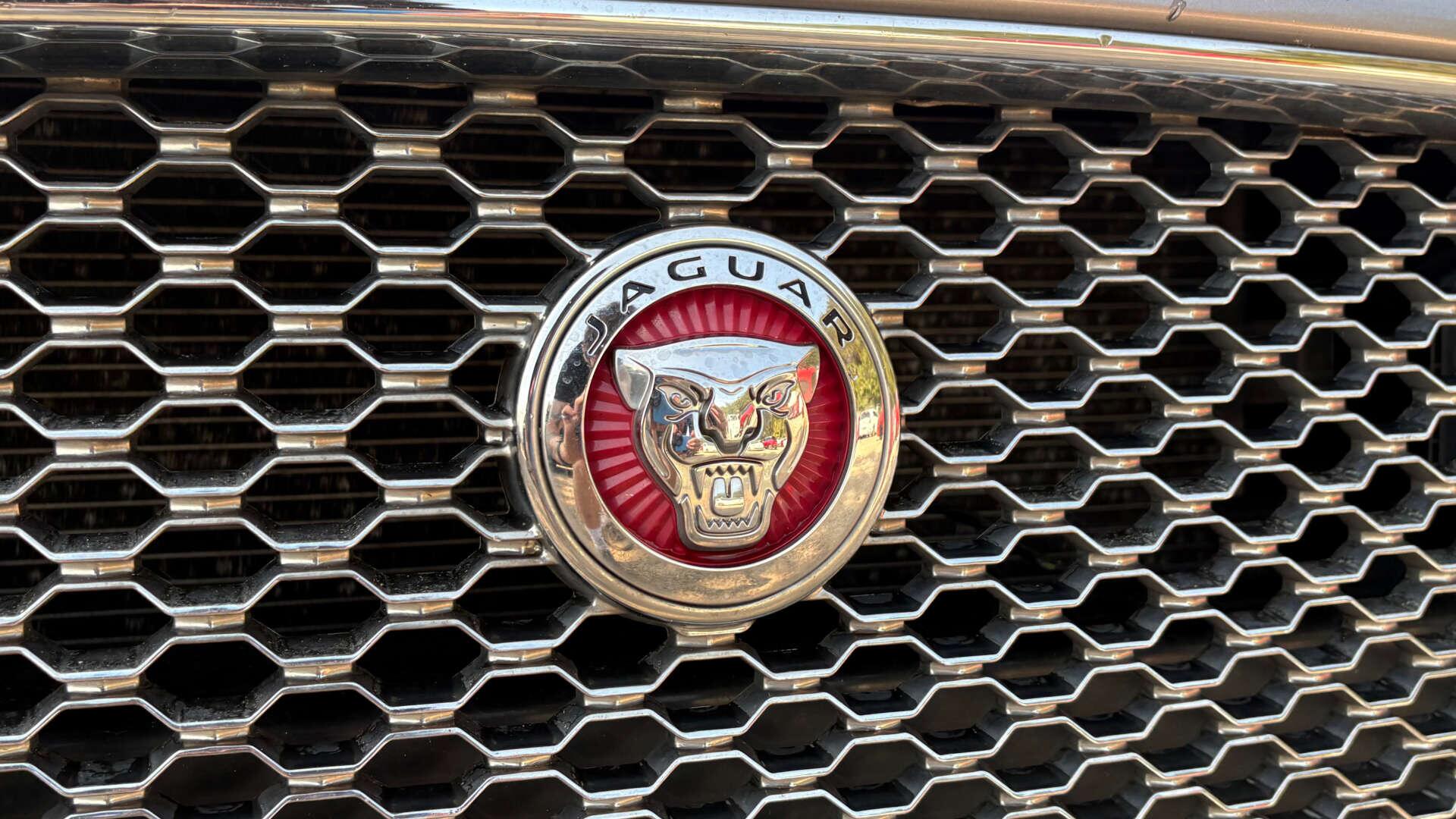 Jaguar XF view 44