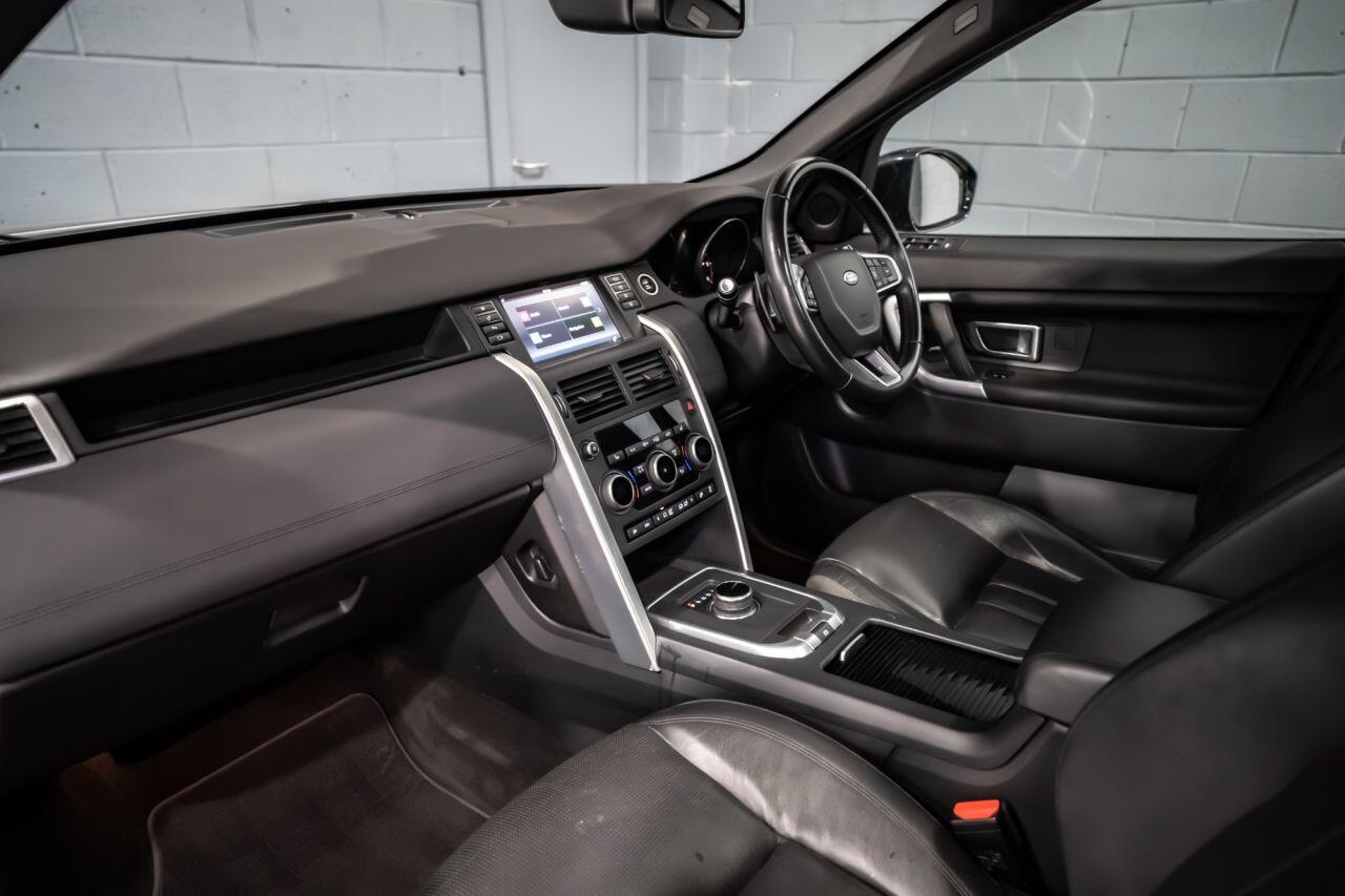 Land Rover Discovery Sport view 16