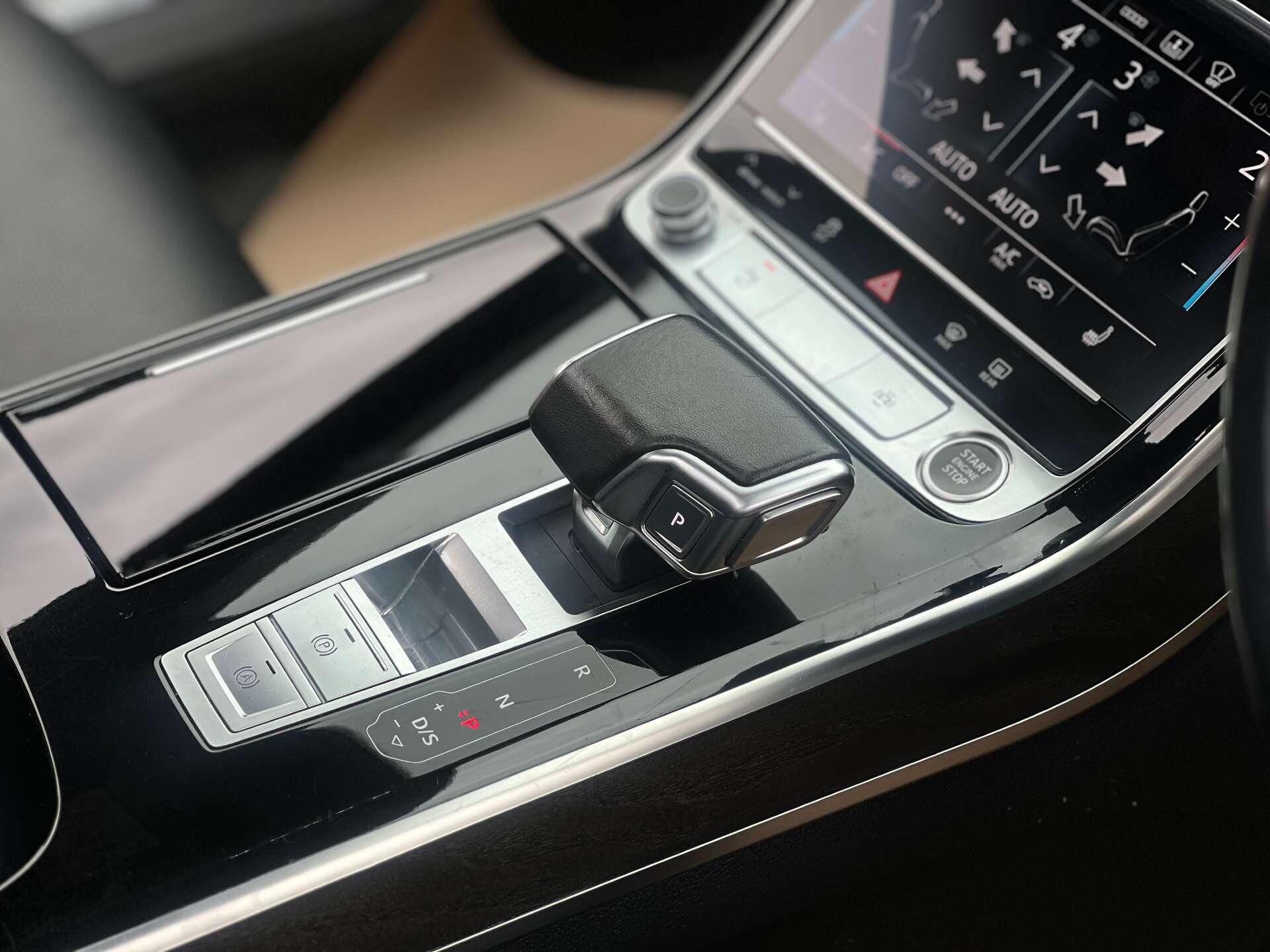 Audi A8 view 21