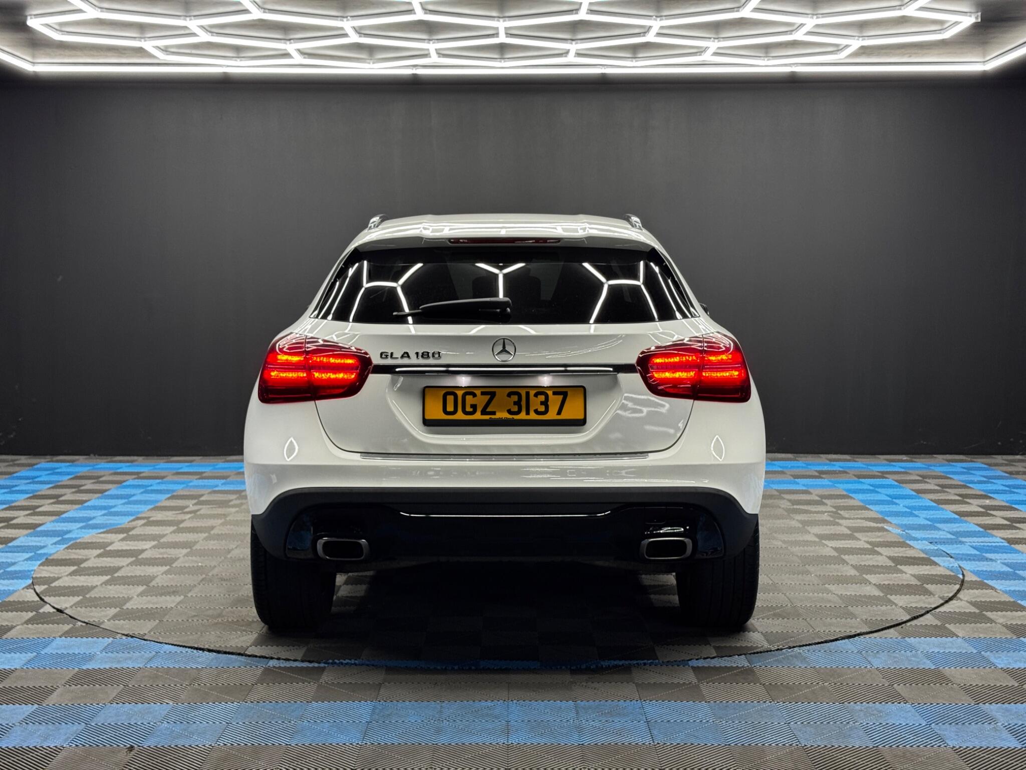 Mercedes-Benz Gla view 6