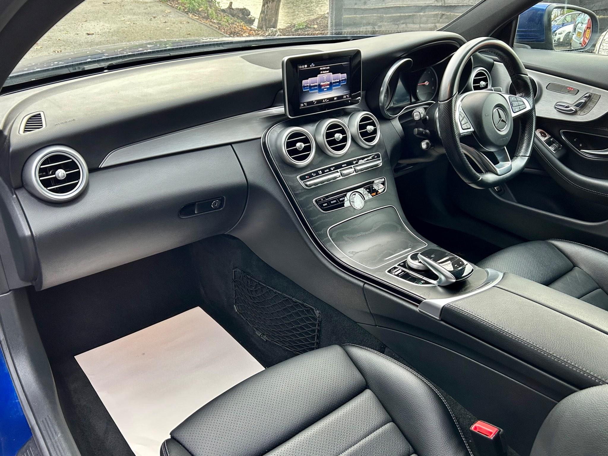 Mercedes-Benz C-Class view 23