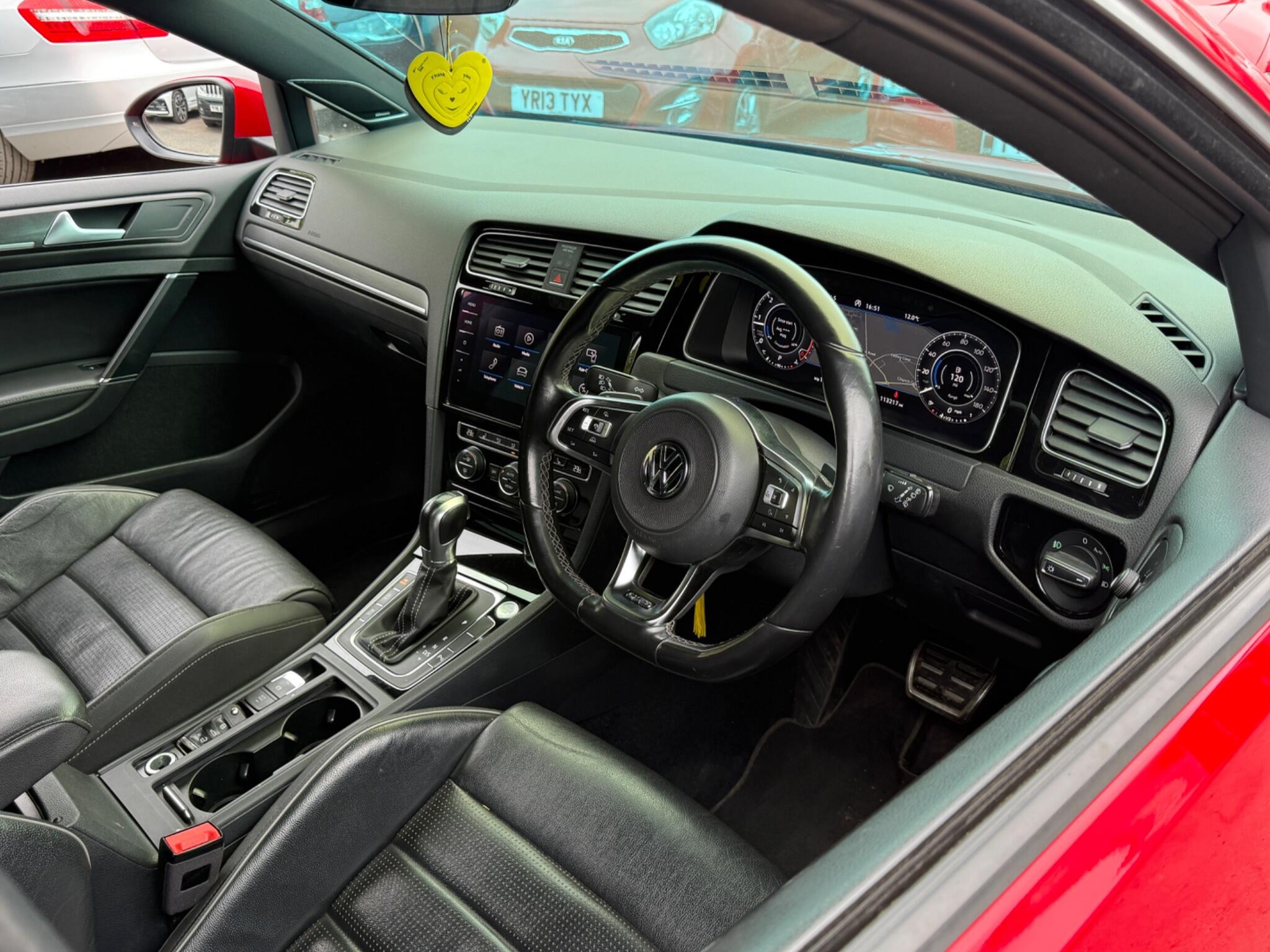 Volkswagen Golf - Image 21
