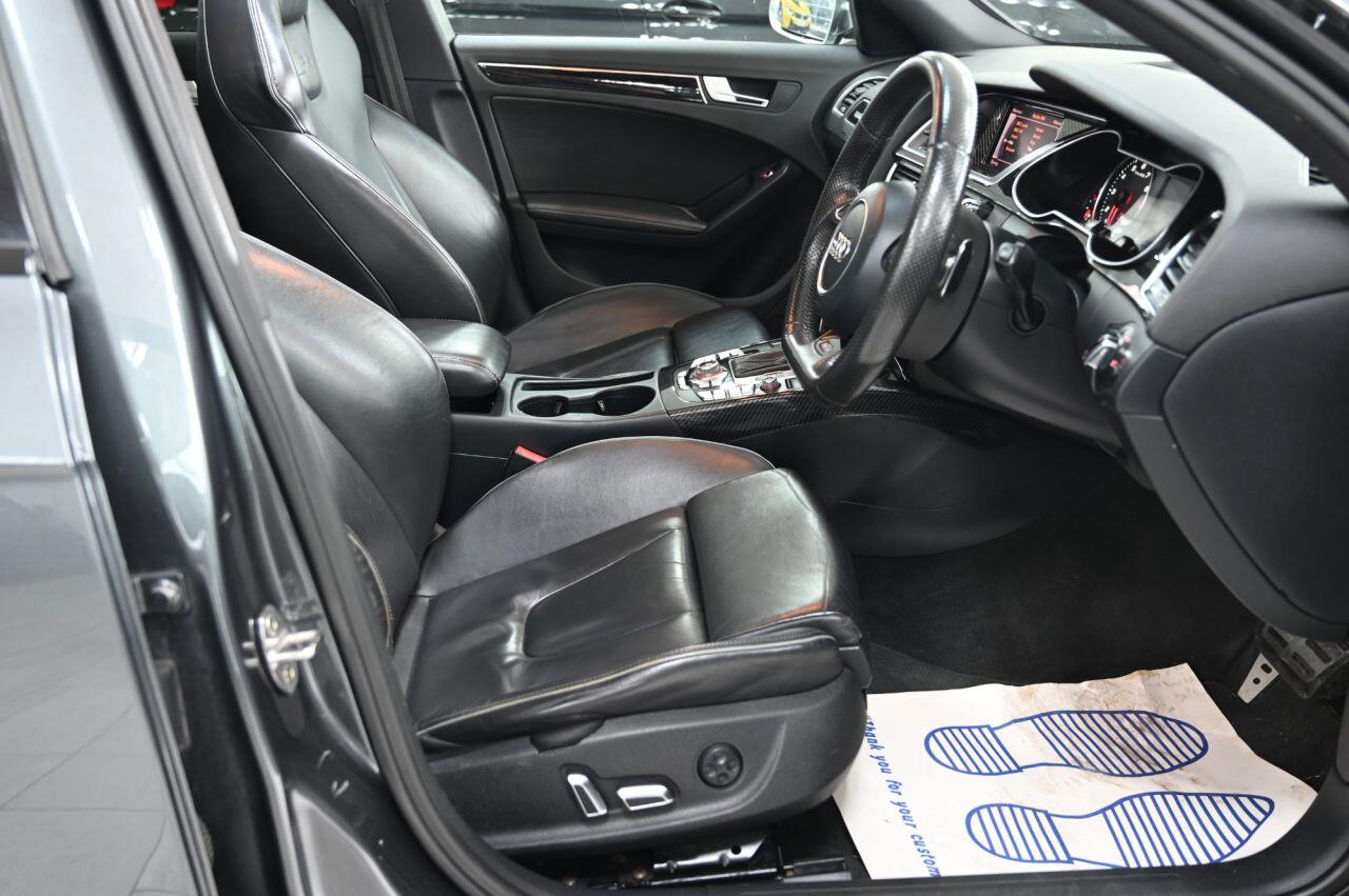 Audi RS4 Avant view 21