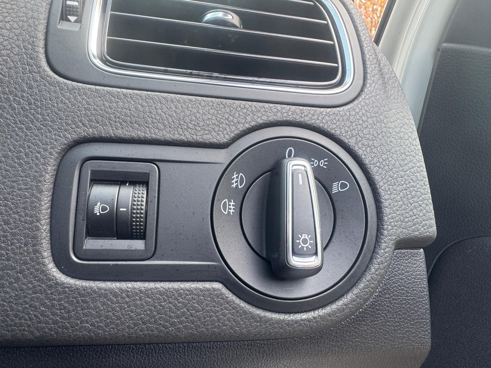Volkswagen Polo view 22