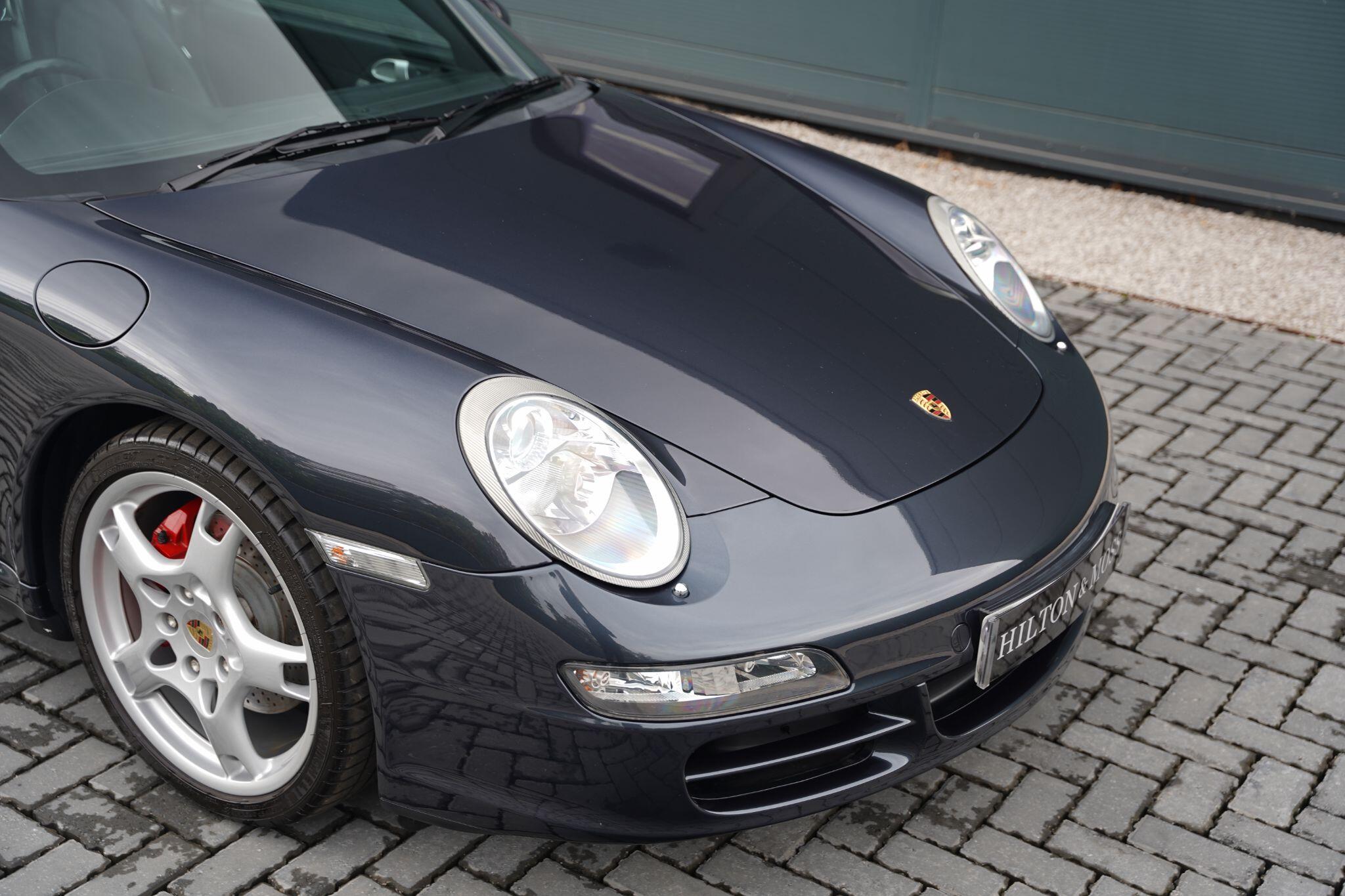 Porsche 911 view 27