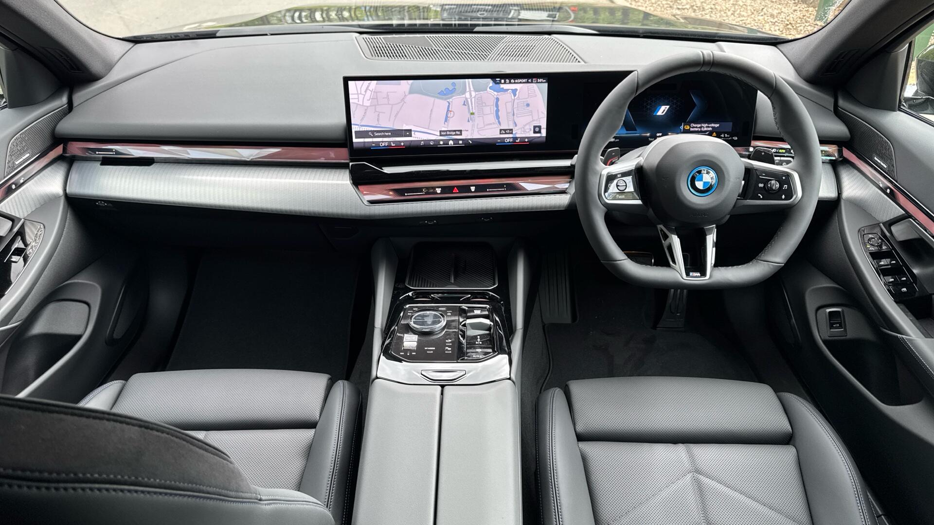 BMW 5 Series view 4