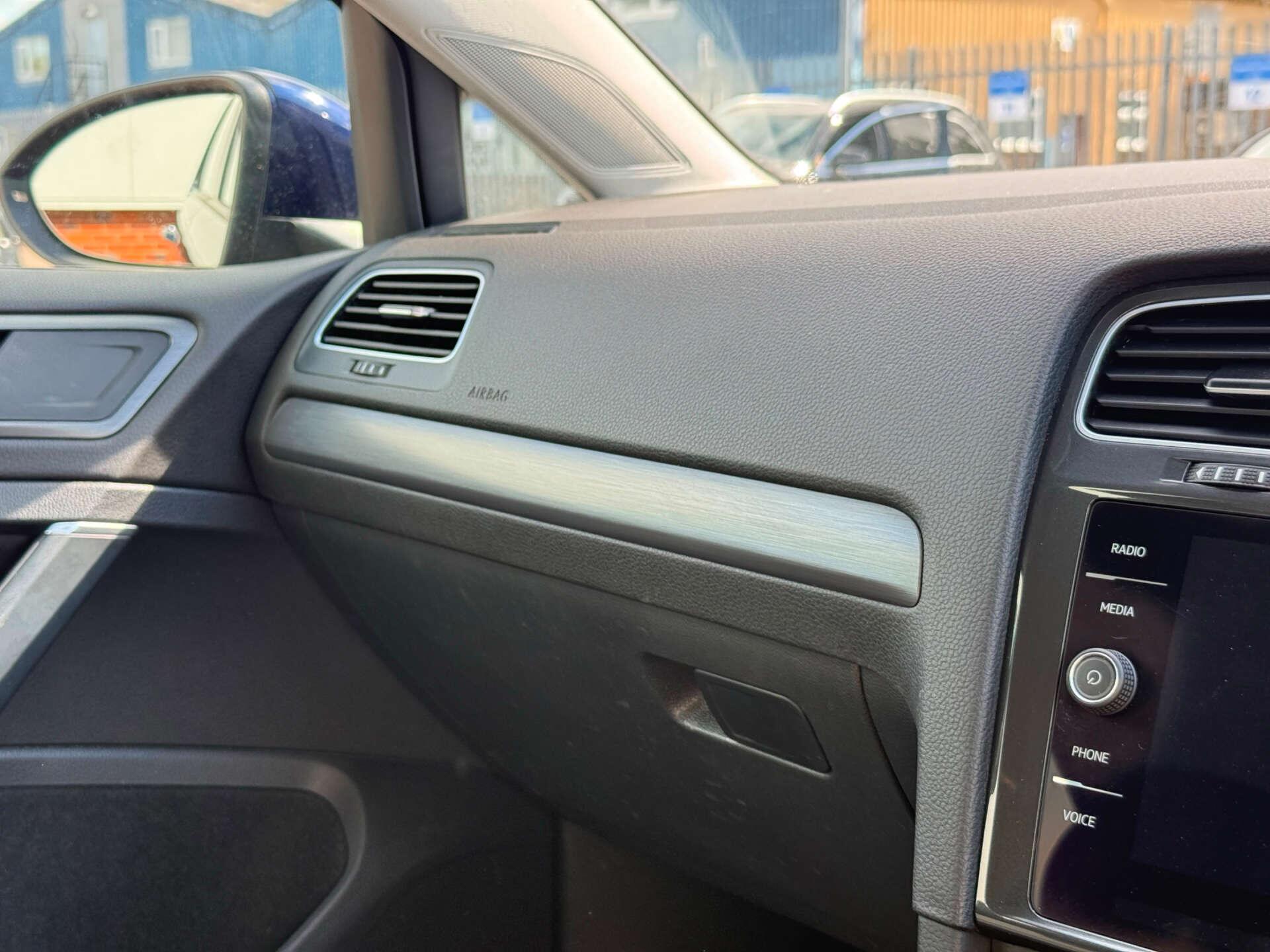 Volkswagen Golf view 60