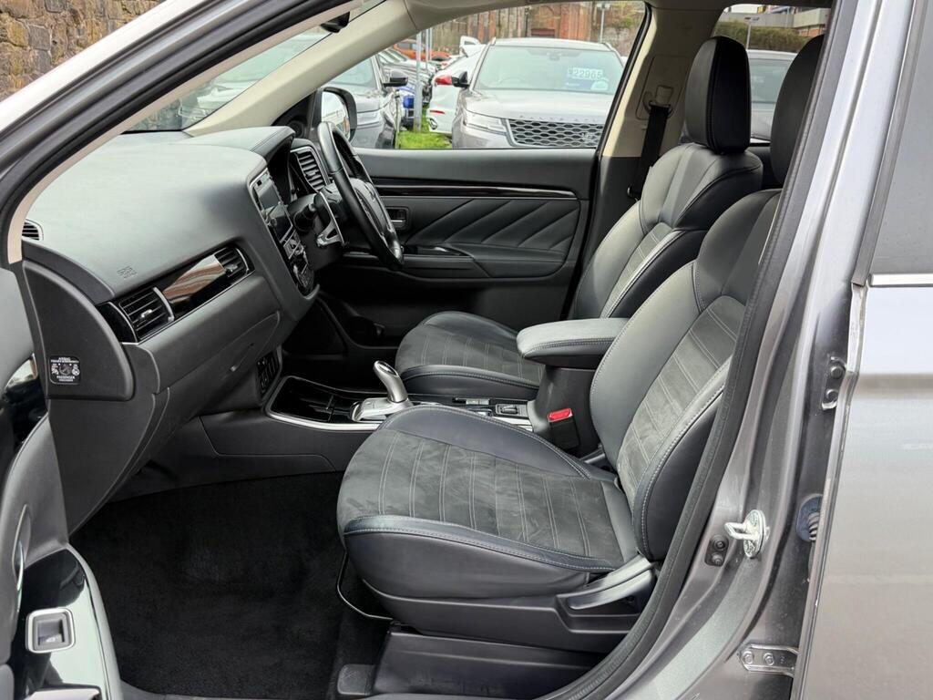 Mitsubishi Outlander view 15