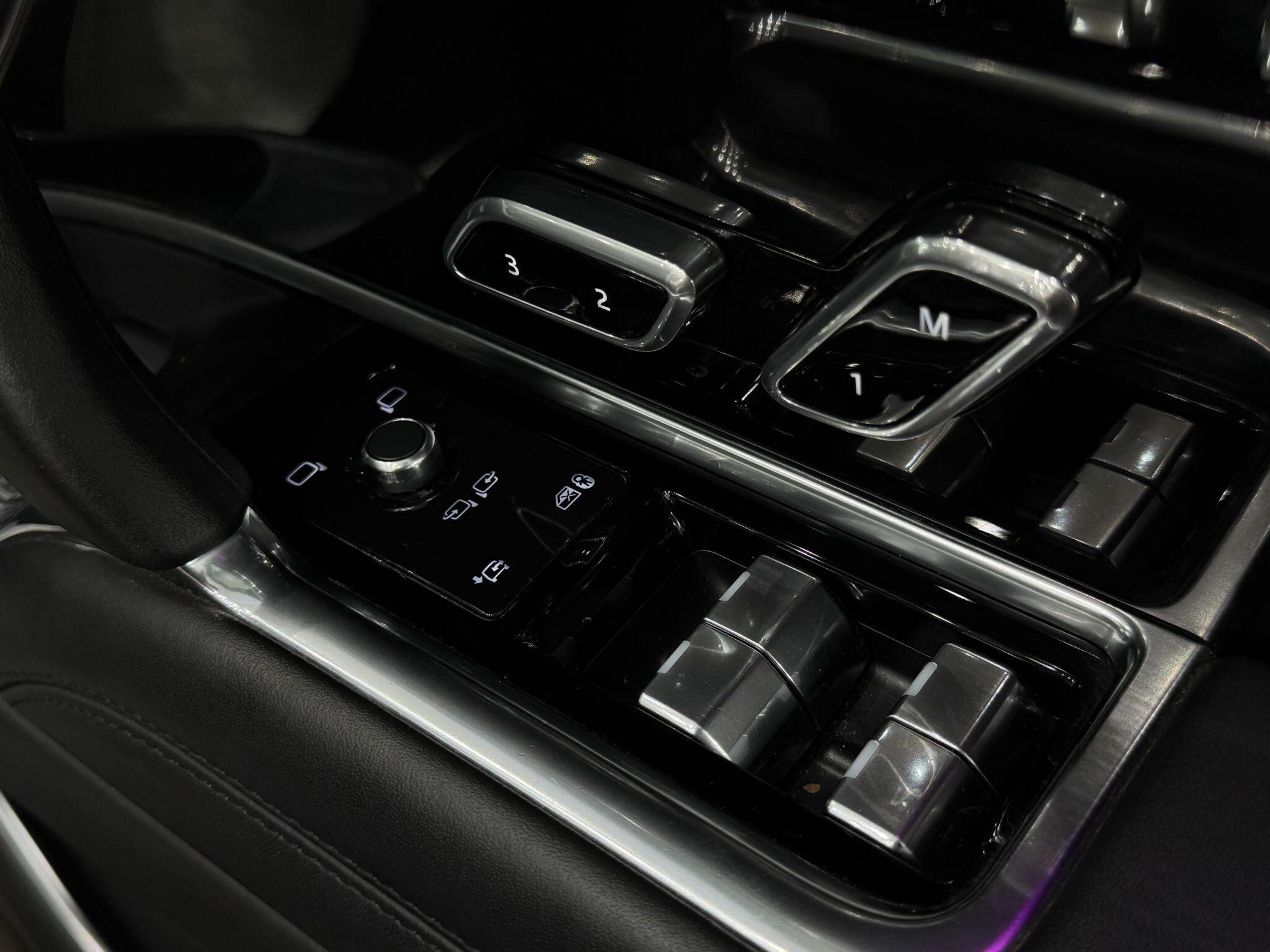 Land Rover Range Rover view 30