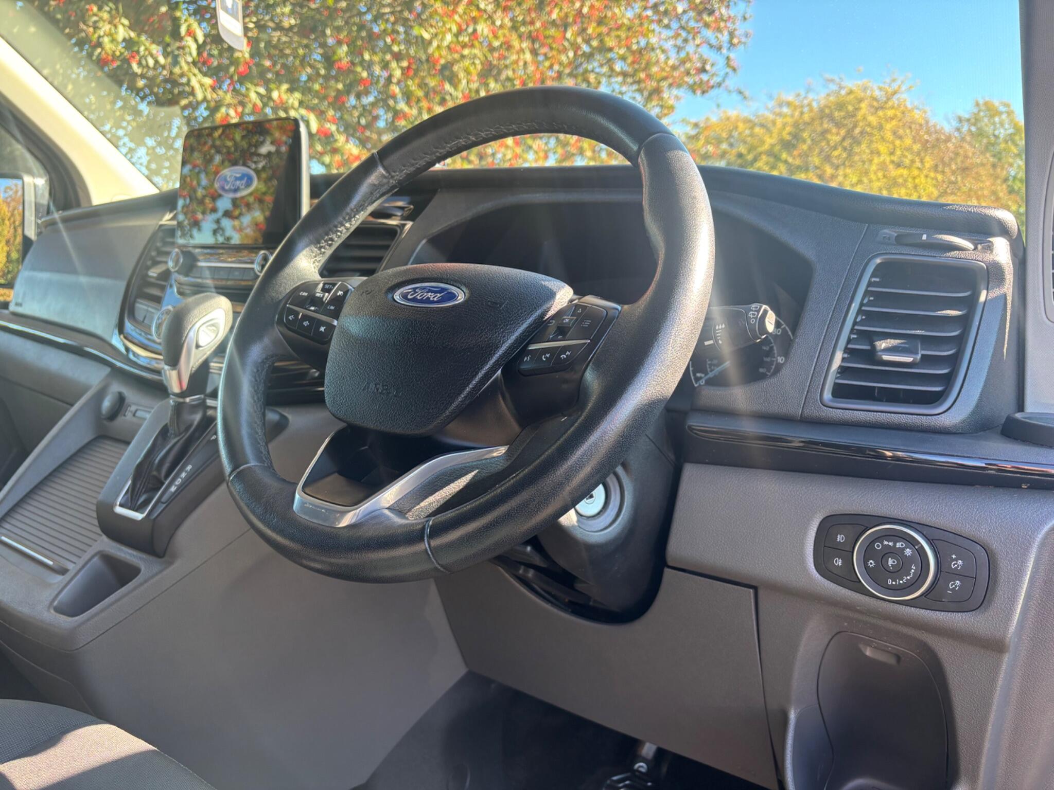 Ford Tourneo Custom view 9