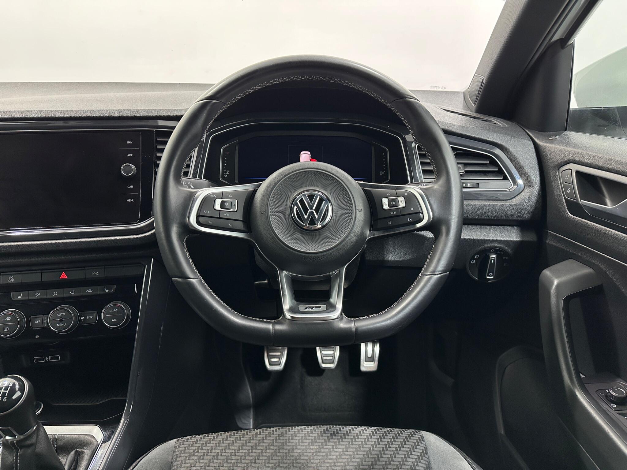 Volkswagen T-Roc view 13