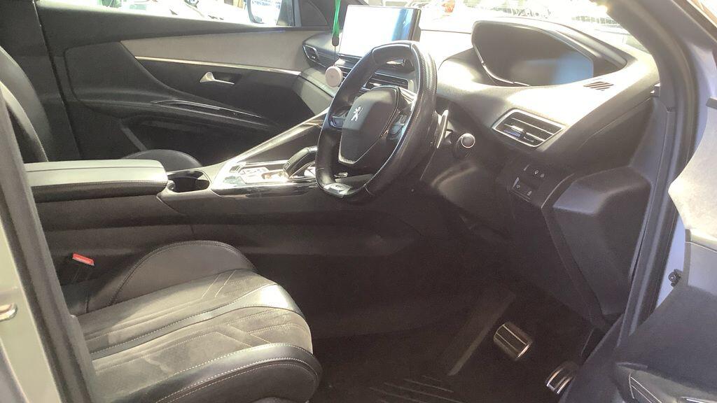Peugeot 5008 view 5