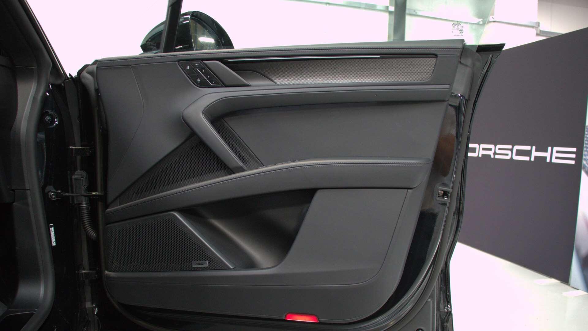 Porsche Cayenne view 31
