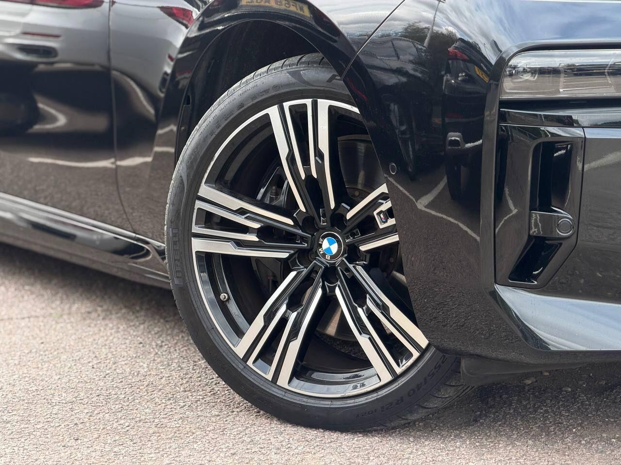 BMW 7 Series view 81