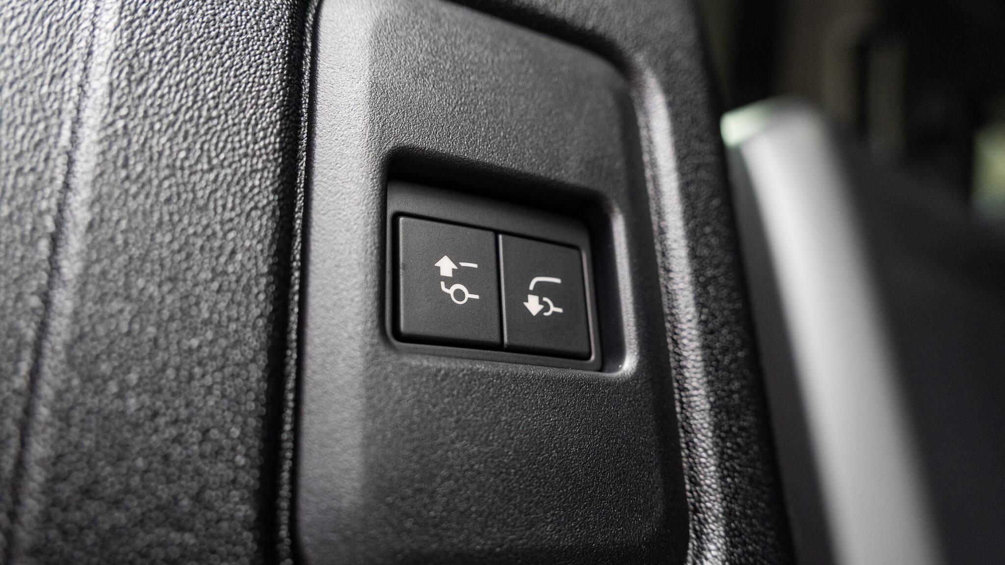 Land Rover Defender view 91