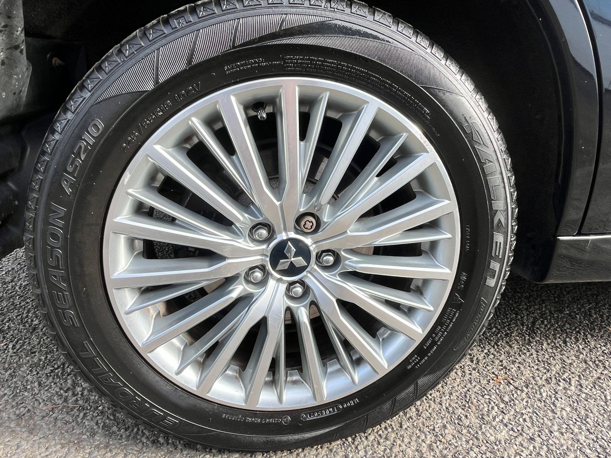 Mitsubishi Outlander view 13