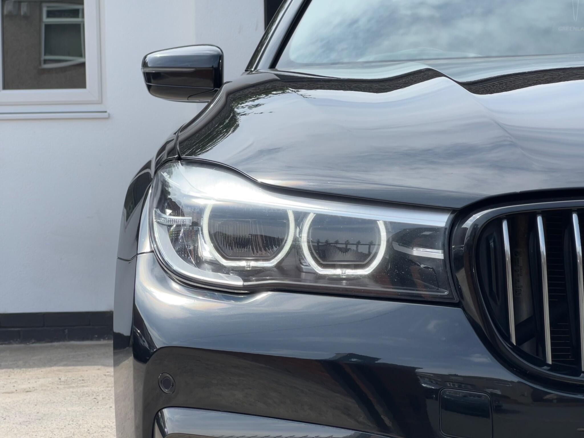 BMW 7 Series view 29