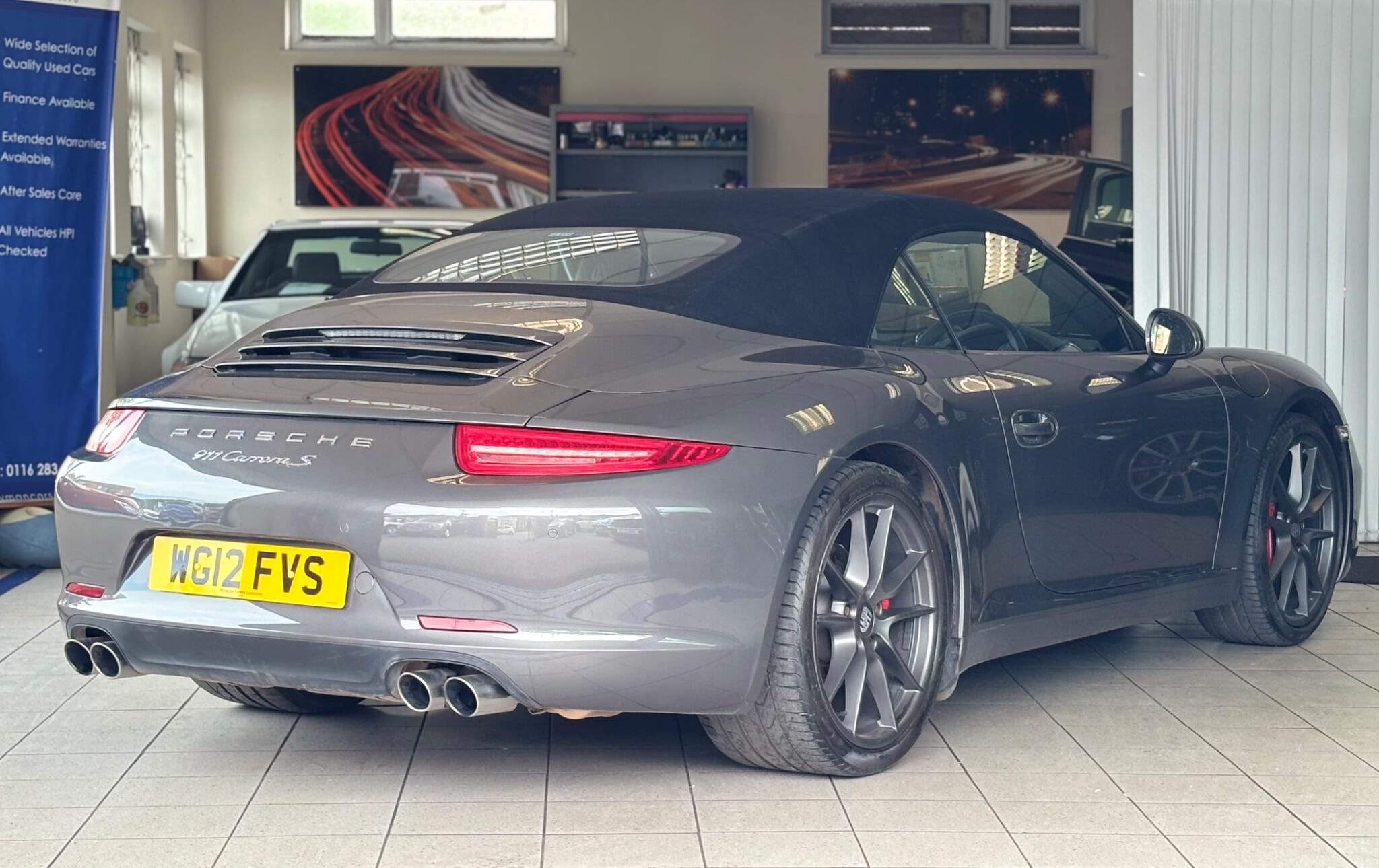 Porsche 911 view 18