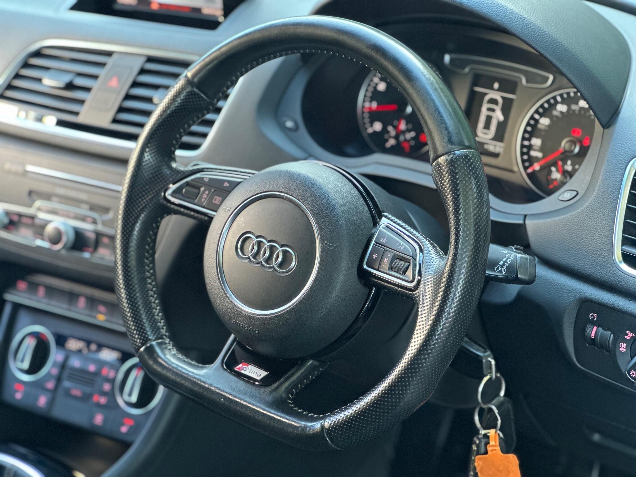 Audi Q3 view 33