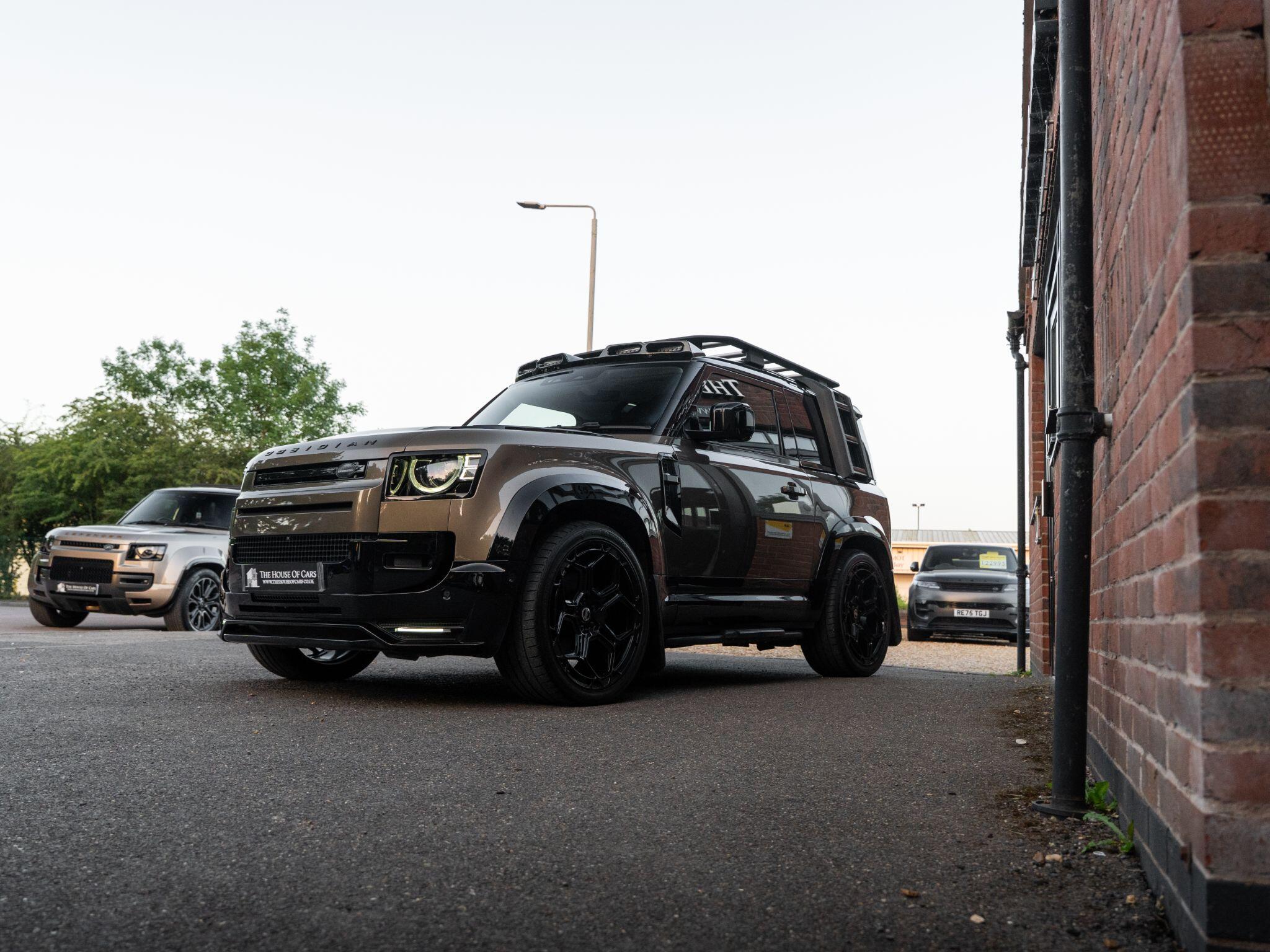 Land Rover Defender 90 view 7