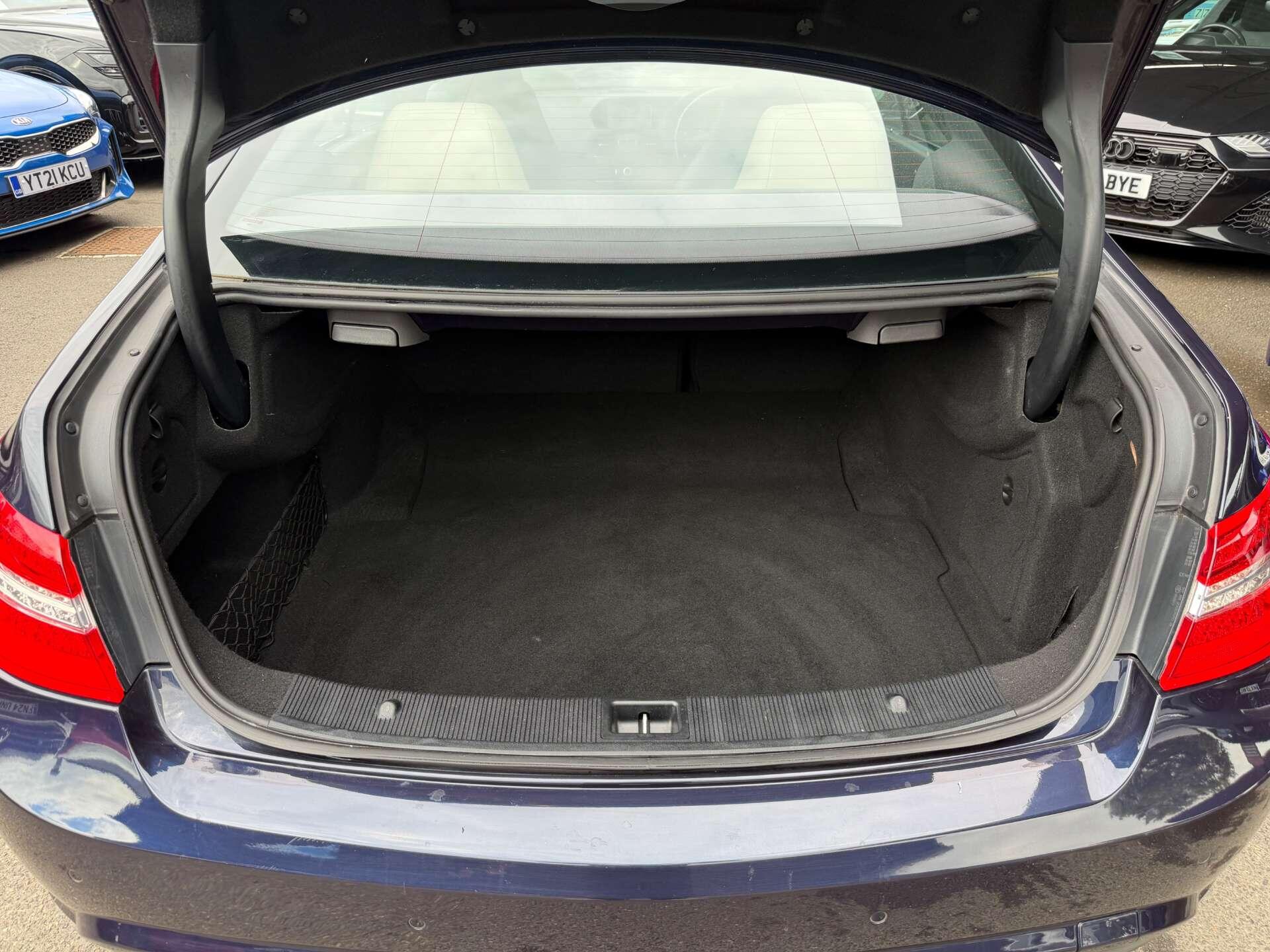 Mercedes-Benz E Class view 14