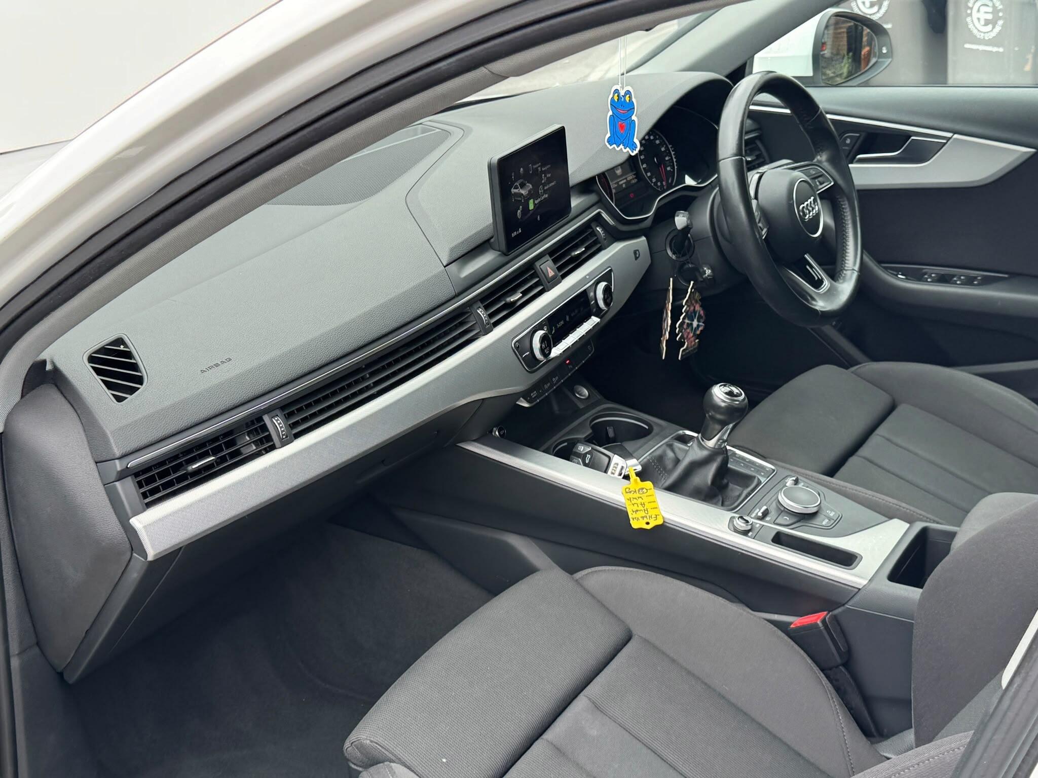Audi A4 view 9
