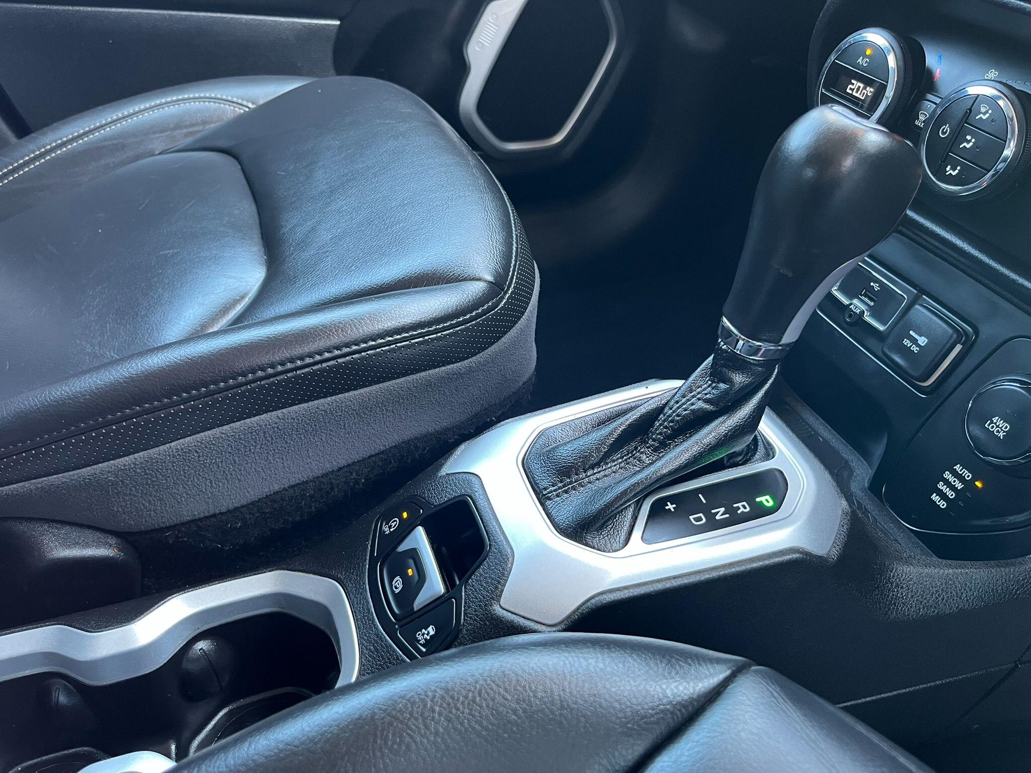 Jeep Renegade view 28