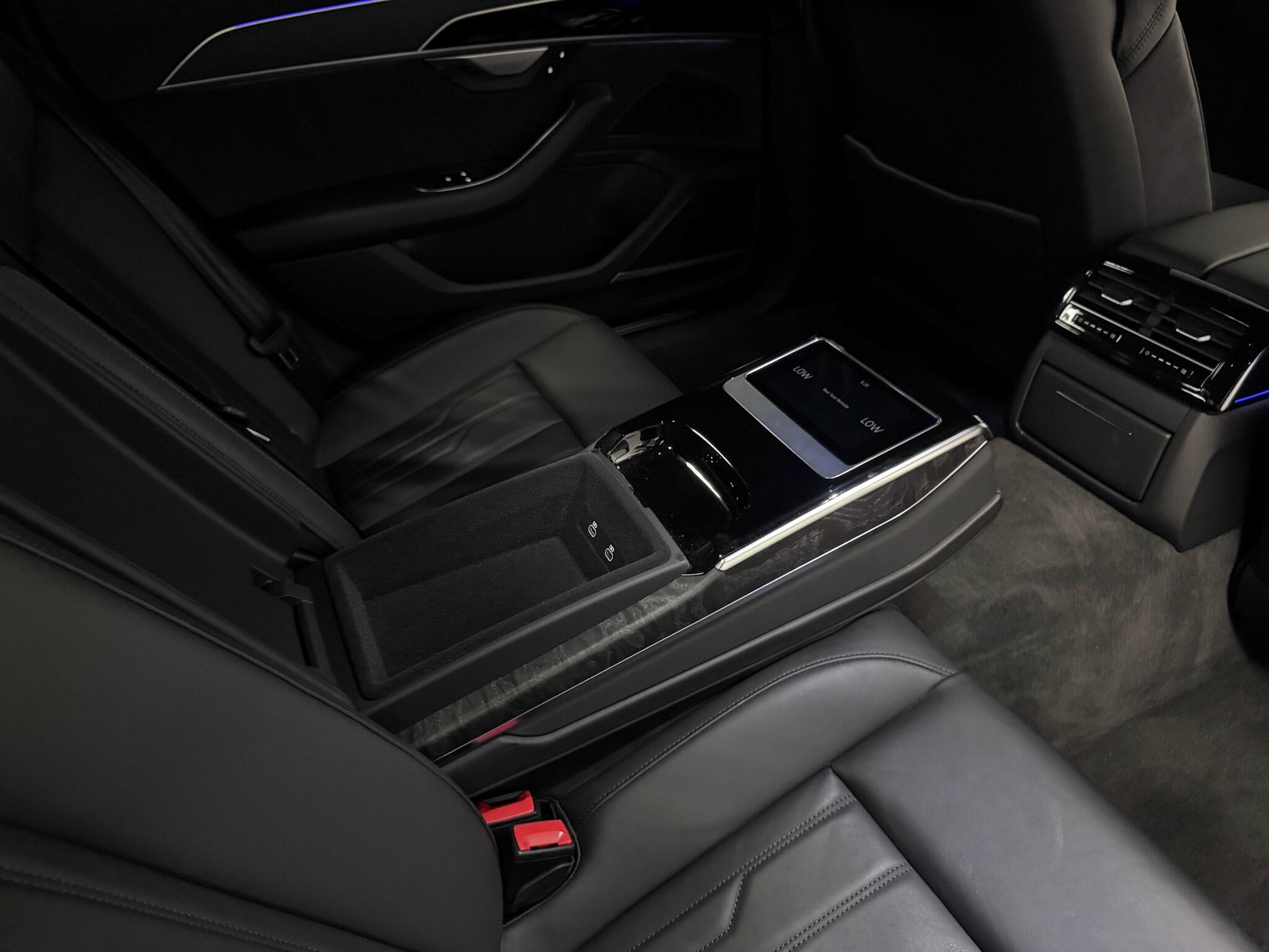 Audi A8 view 33