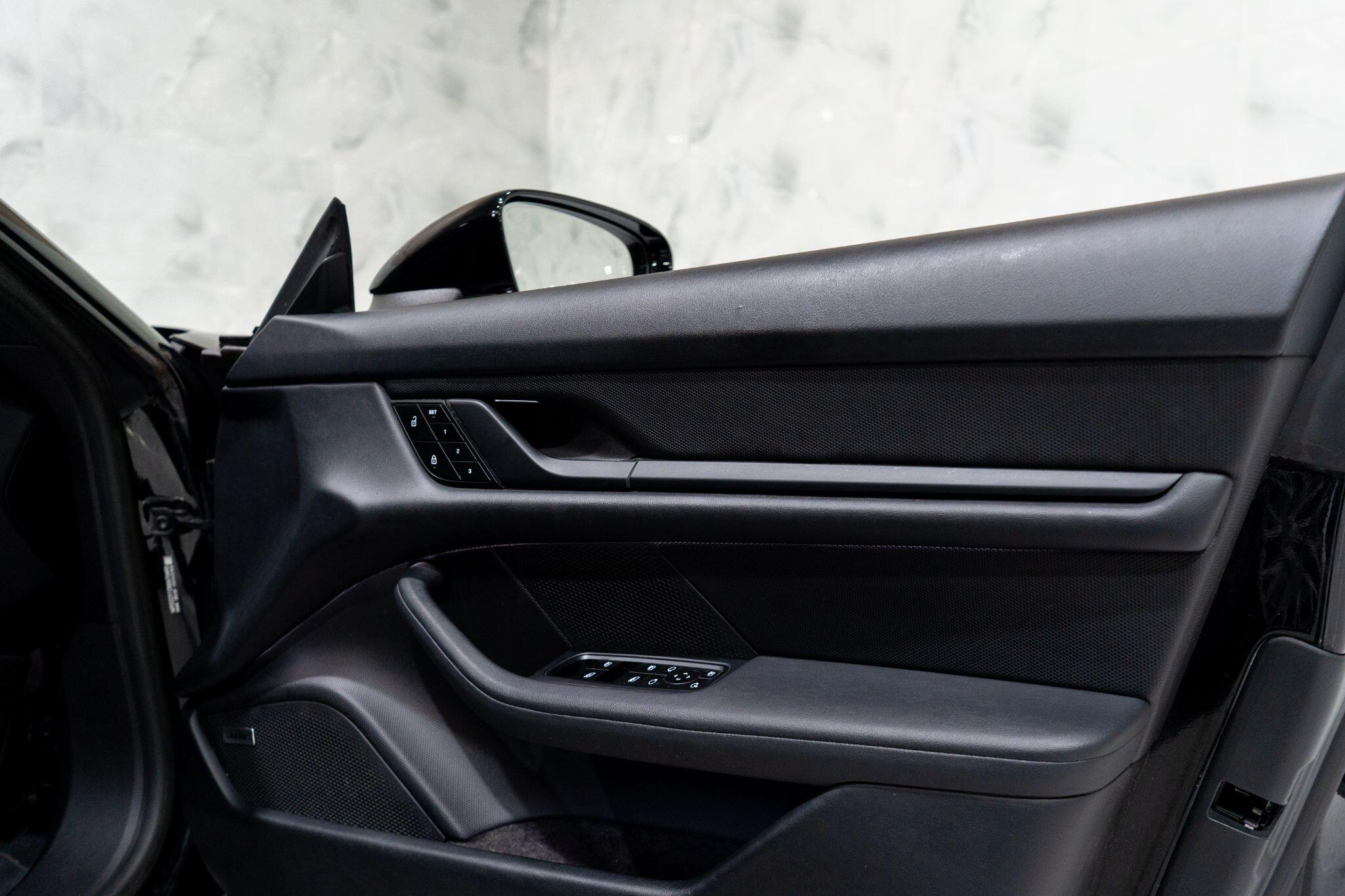 Porsche Taycan view 33