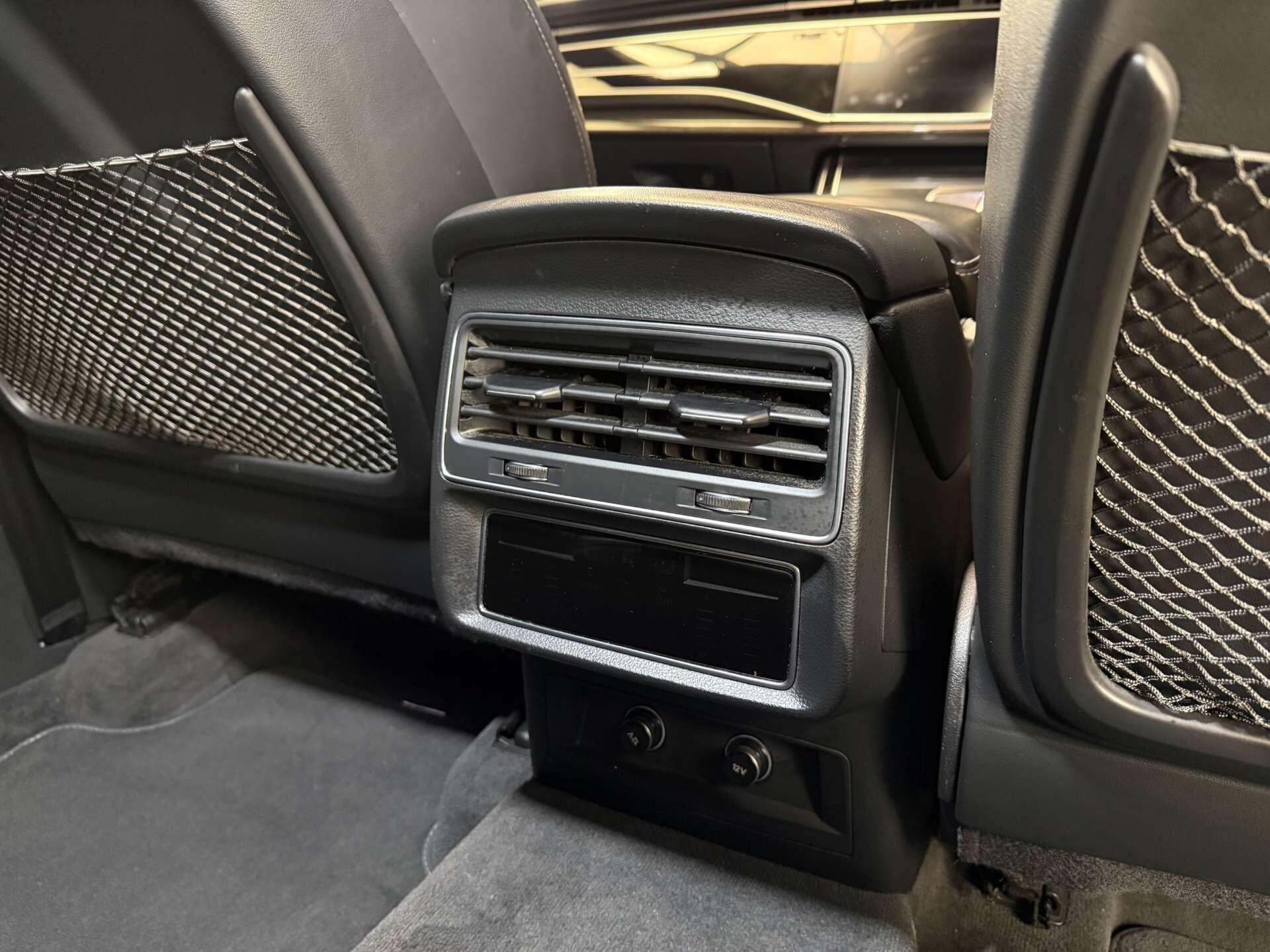 Audi Q8 view 21
