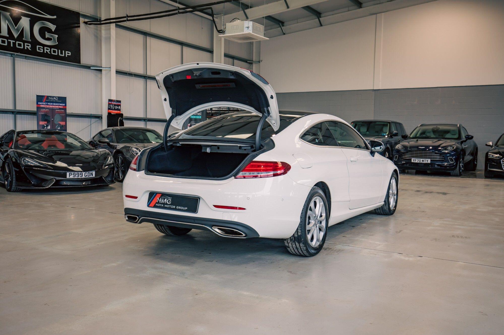 Mercedes-Benz C-Class view 24