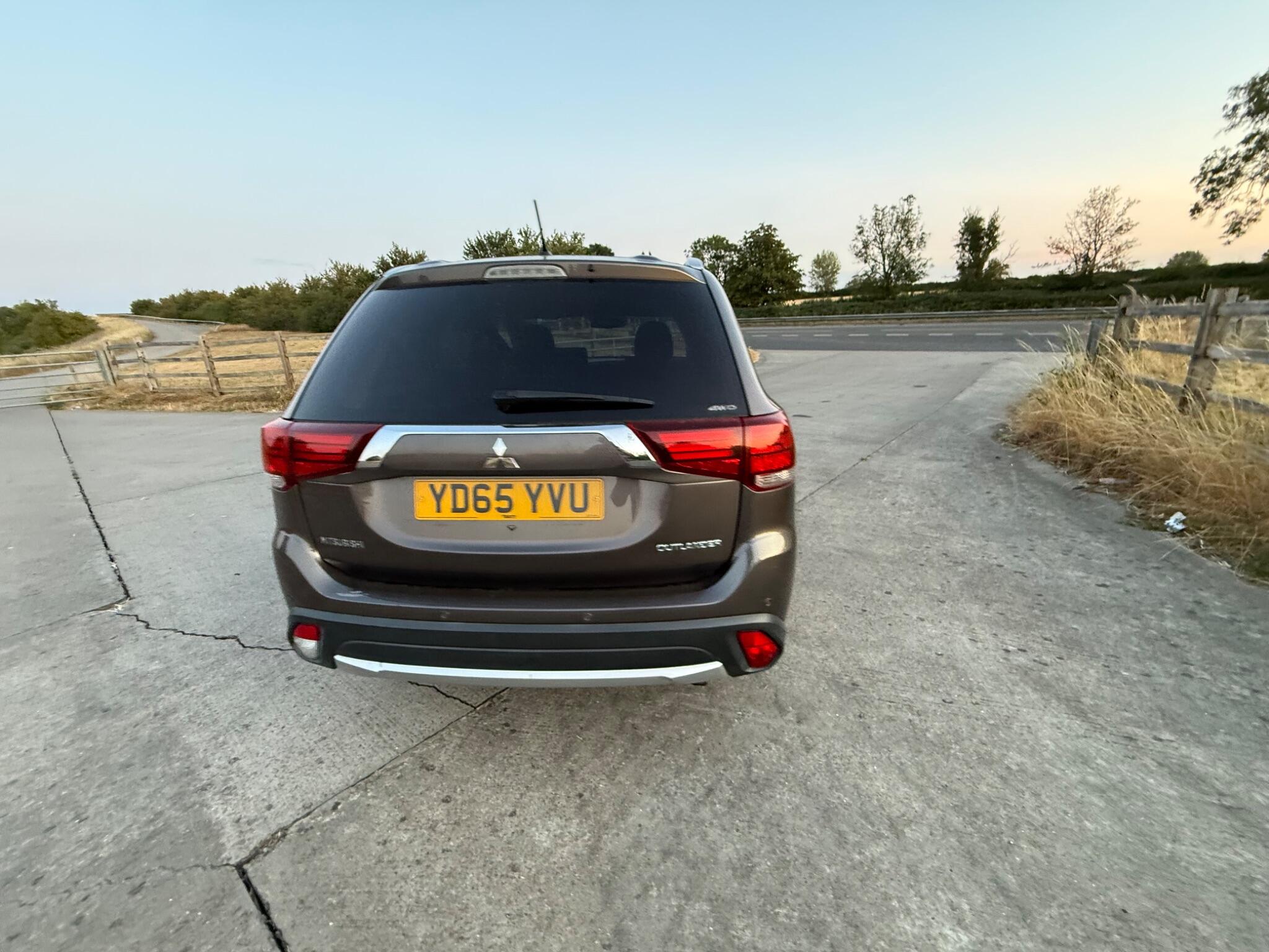 Mitsubishi Outlander 2.2 DI-D GX3 SUV 5dr Diesel Manual 4WD Euro 6 (s/s) (147 ps) — photo 18 of 90