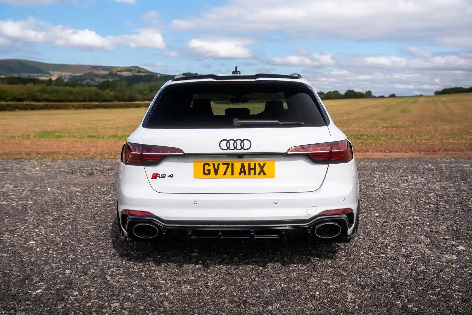 Audi RS4 Avant view 6