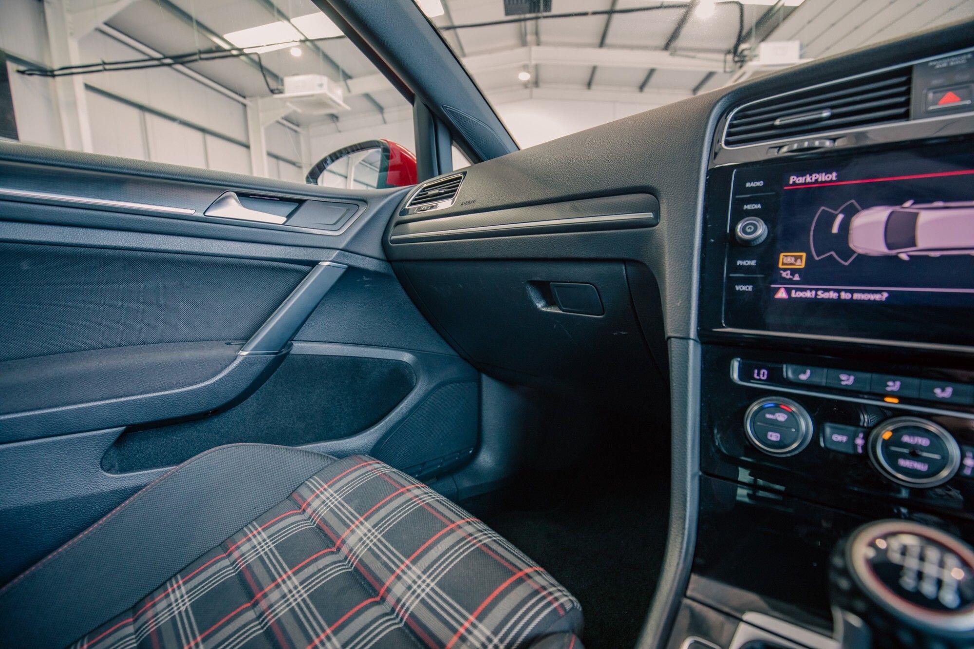 Volkswagen Golf view 22