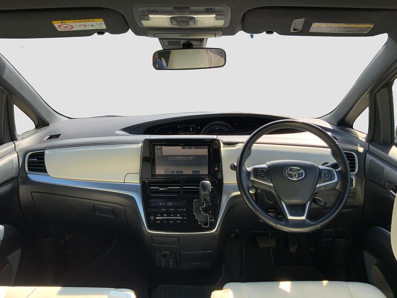 Toyota Estima view 11