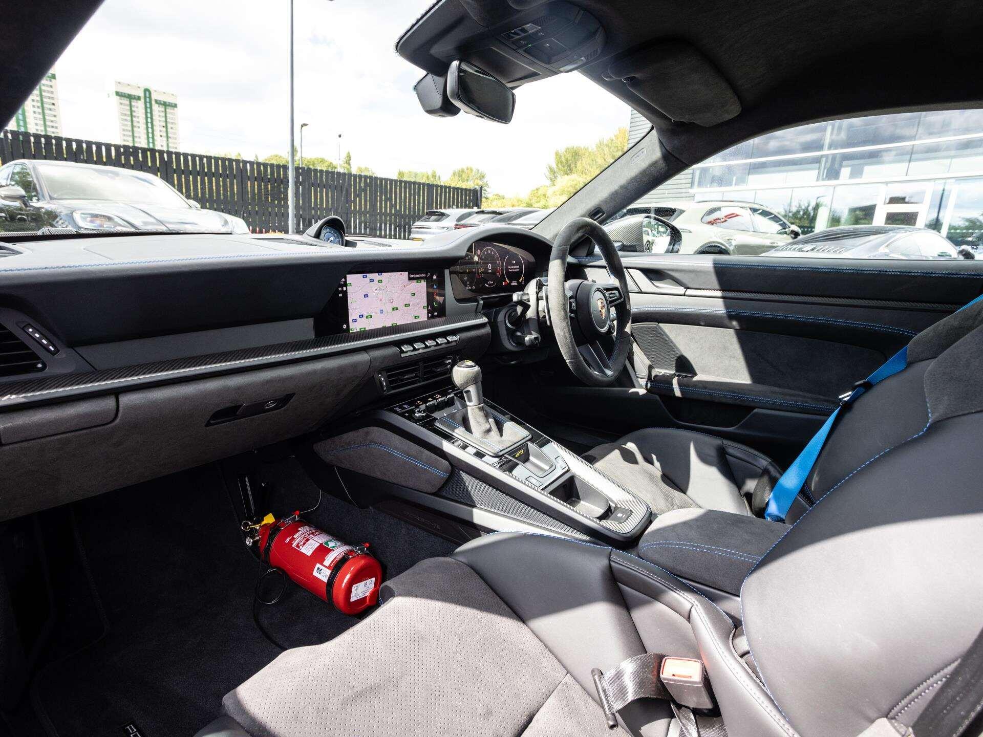 Porsche 911 view 5