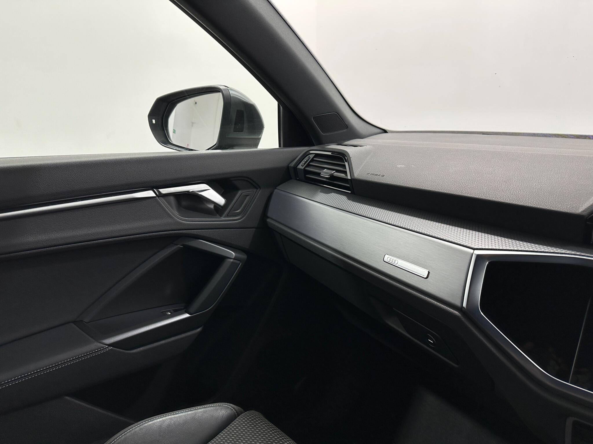 Audi Q3 view 26