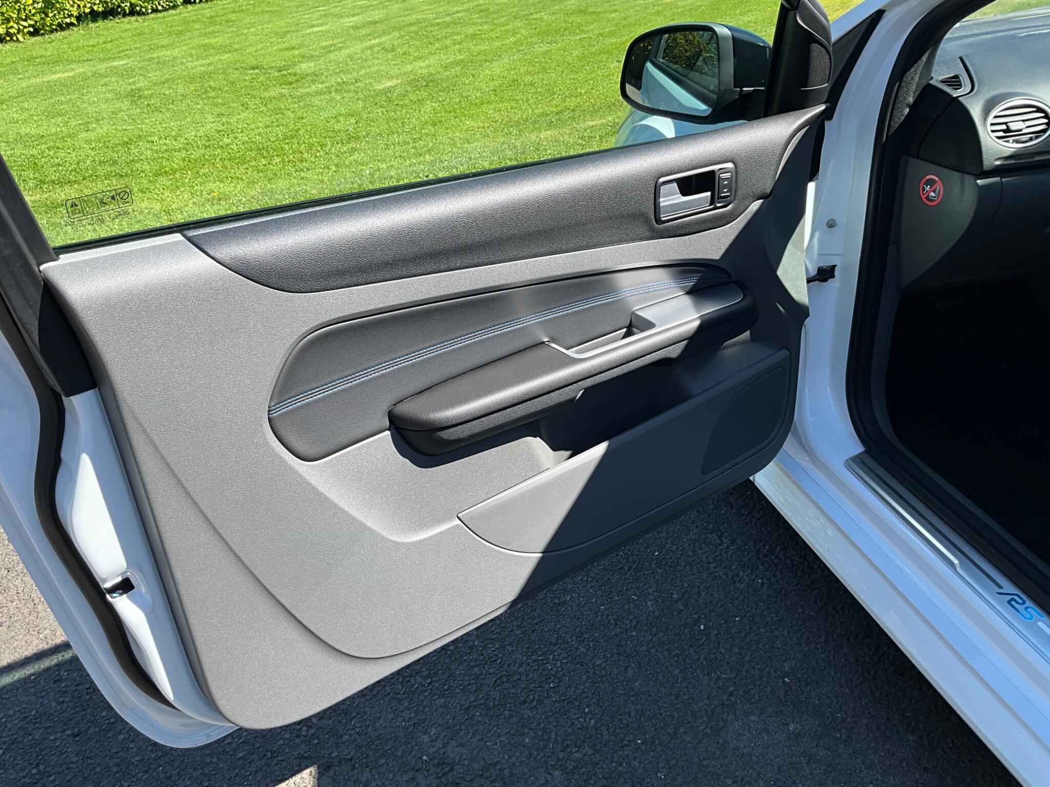 Ford Focus view 11