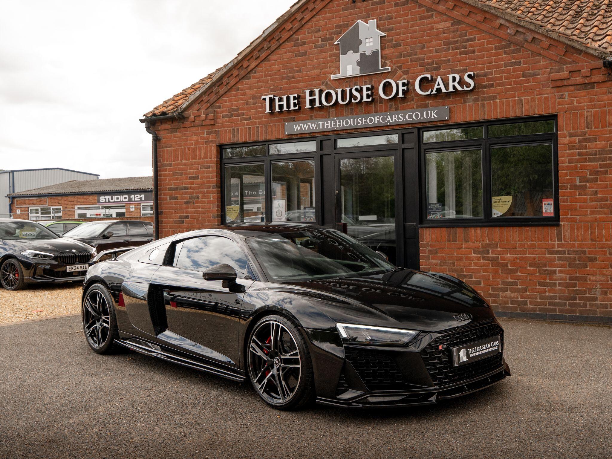 Audi R8 view 5