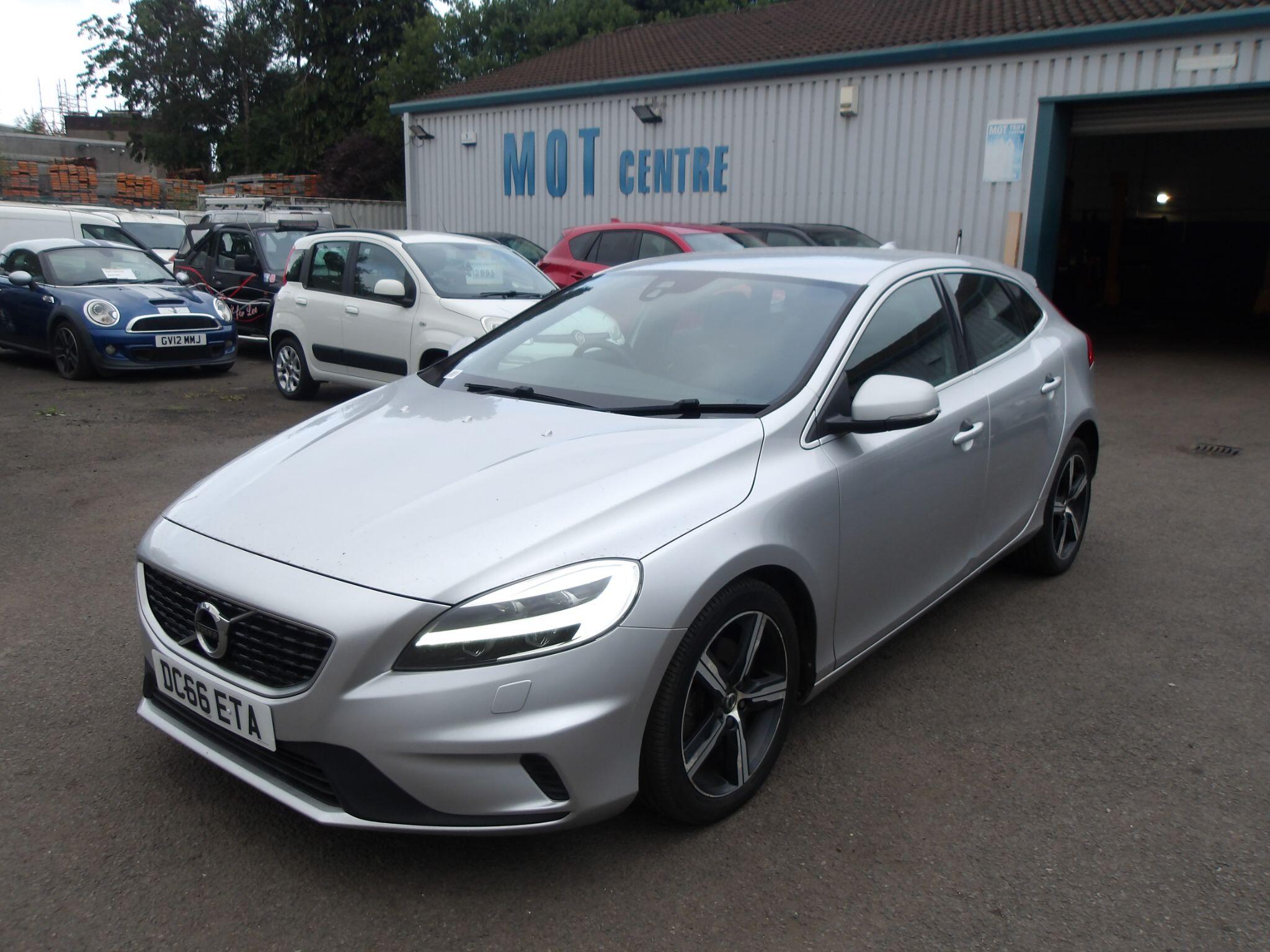 Volvo V40 view 3