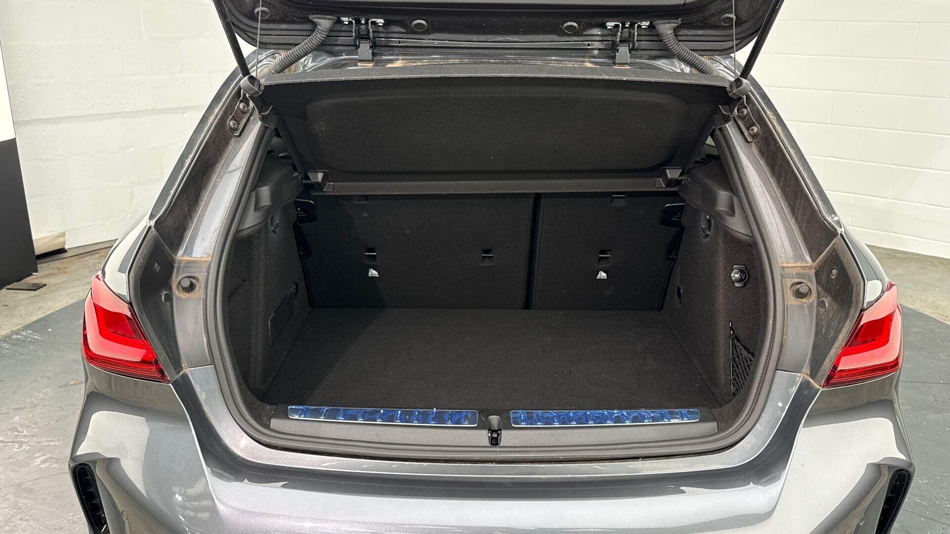 BMW 1 Series view 13
