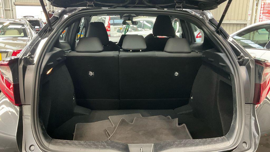 Toyota C-HR view 12