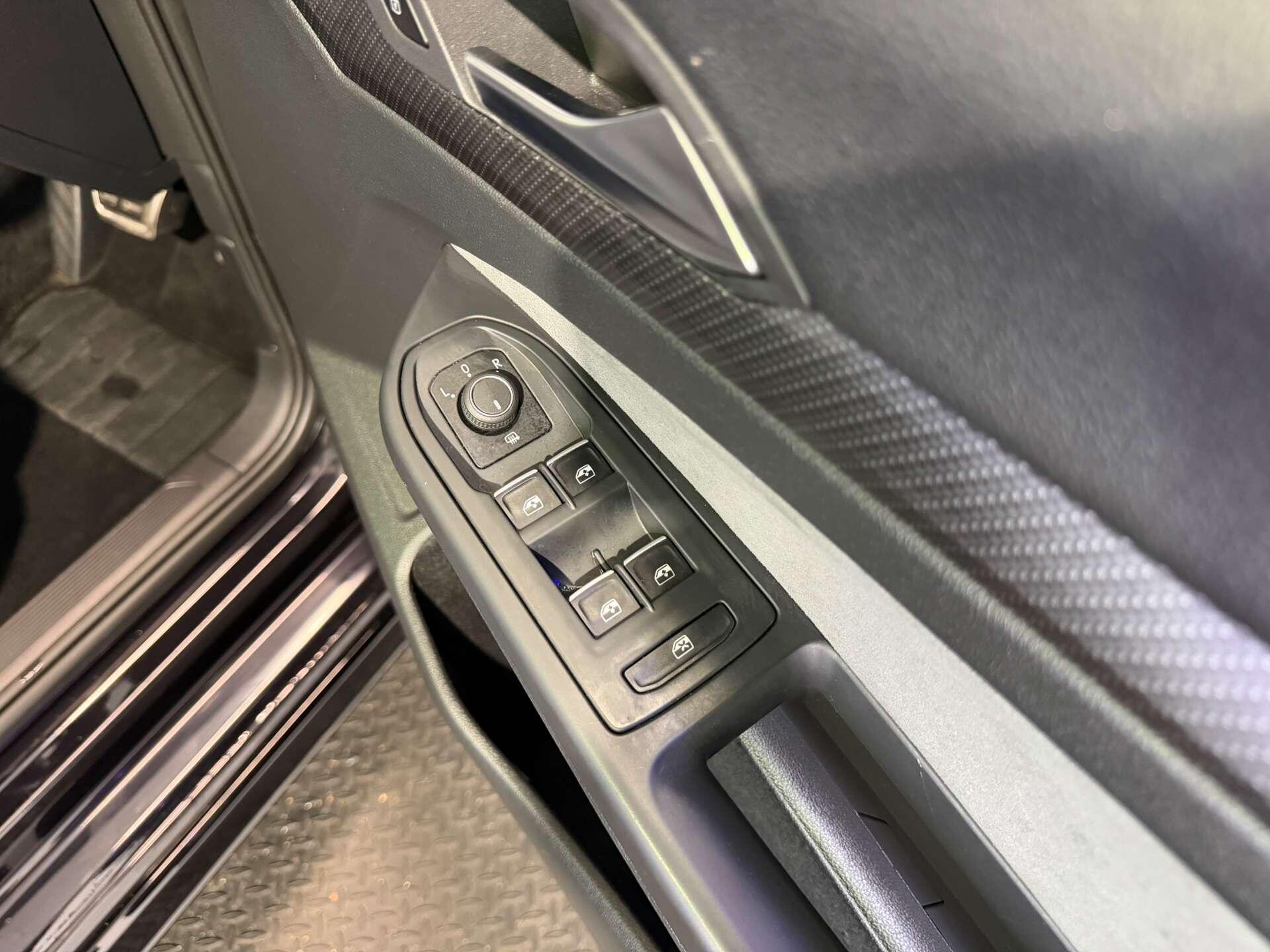 Volkswagen Golf view 21