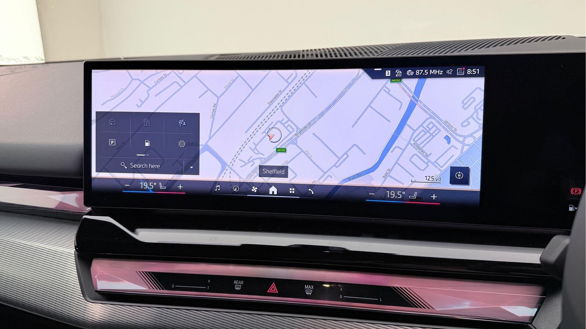 BMW 5 Series view 25