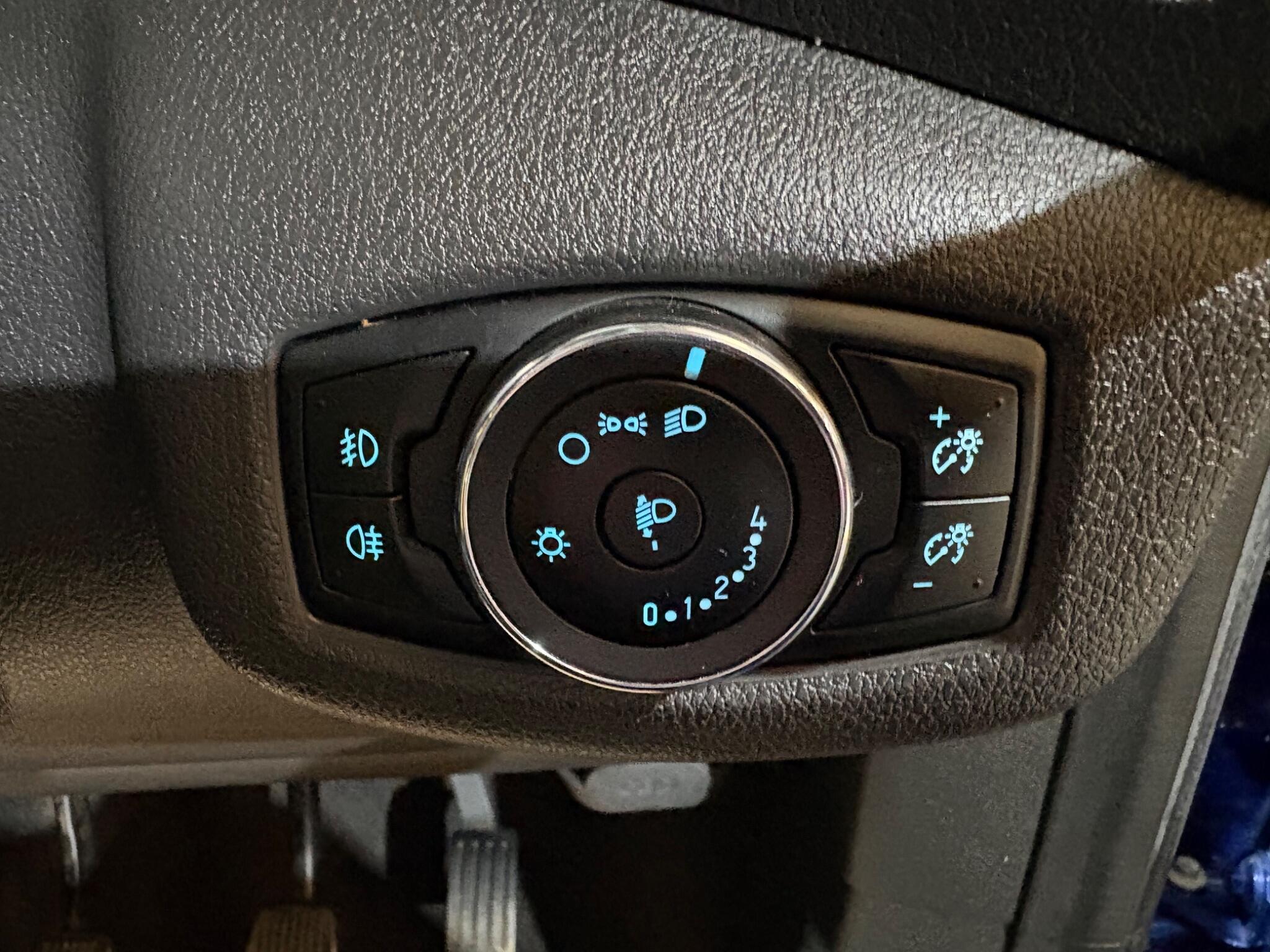 Ford Tourneo Connect view 27