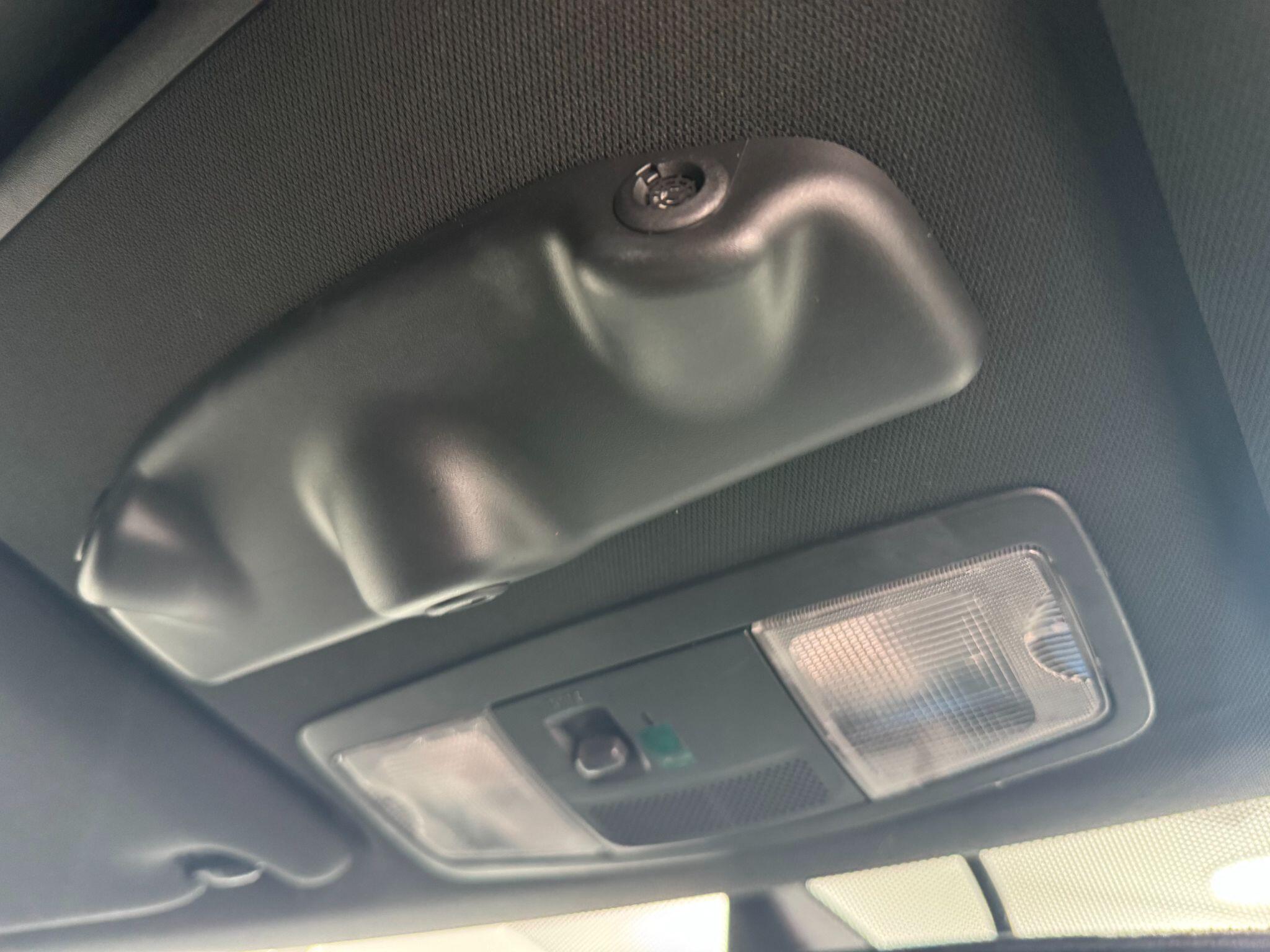 Mitsubishi Outlander view 14