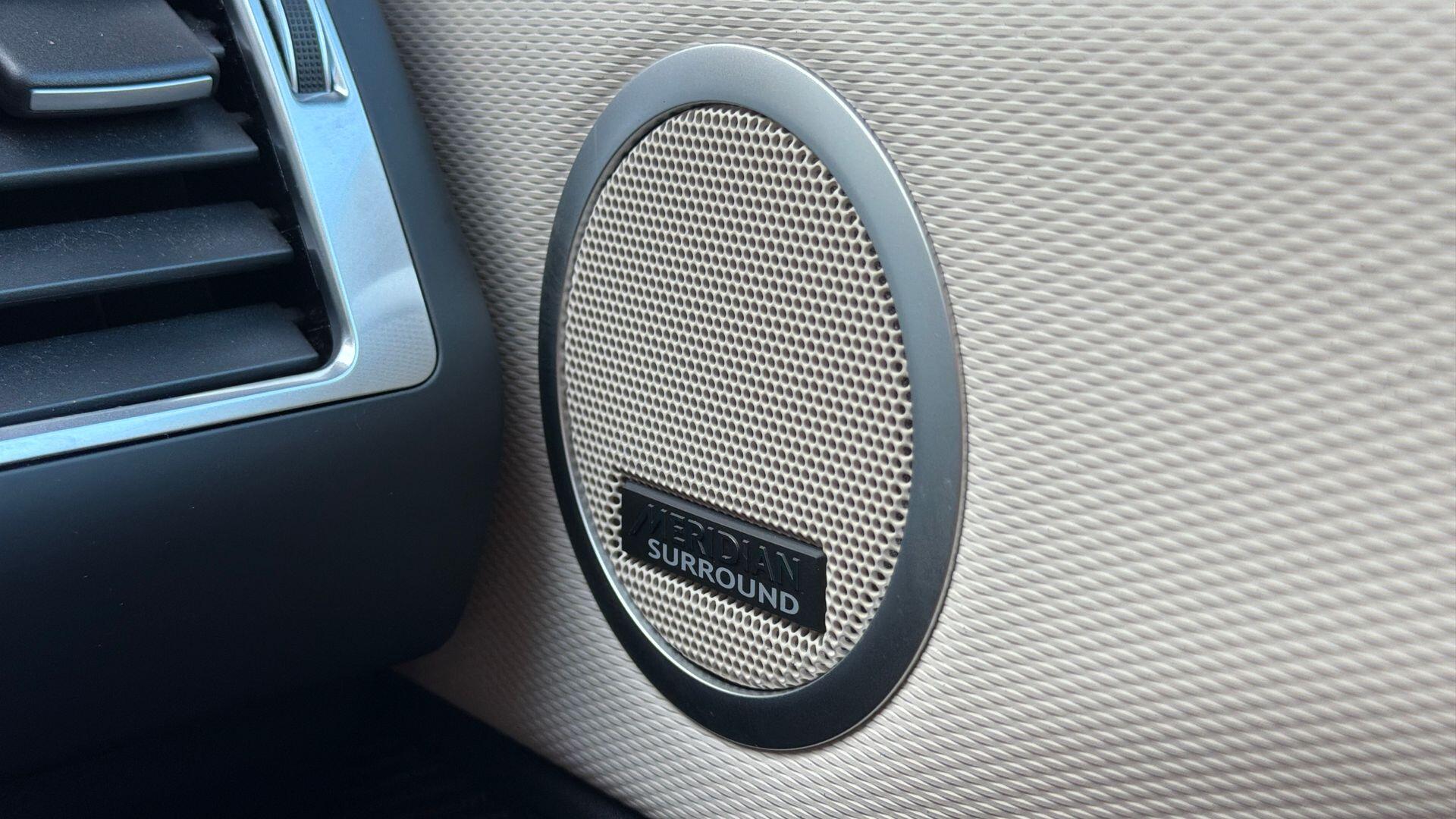 Land Rover Discovery view 27