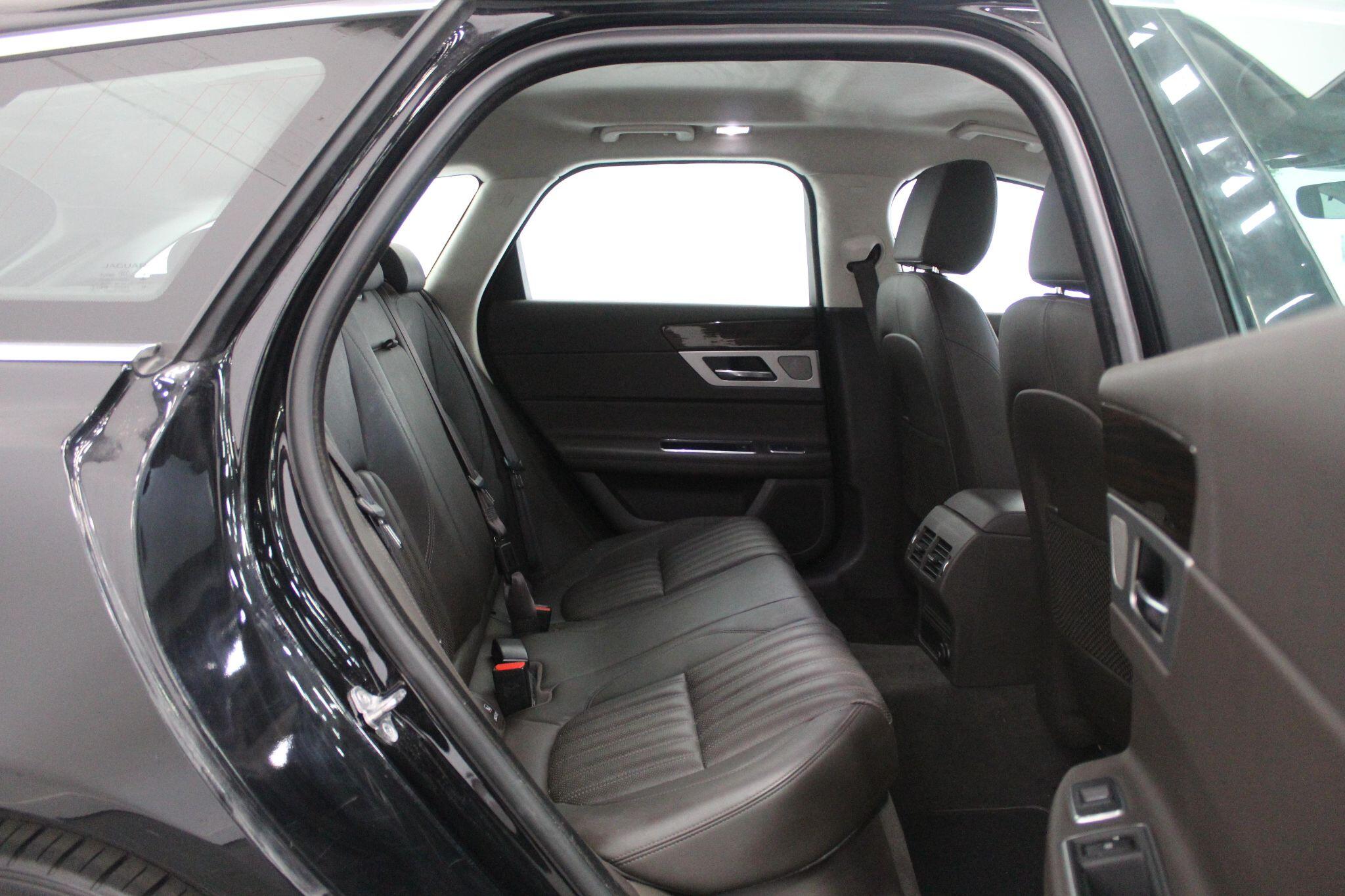 Jaguar XF view 53