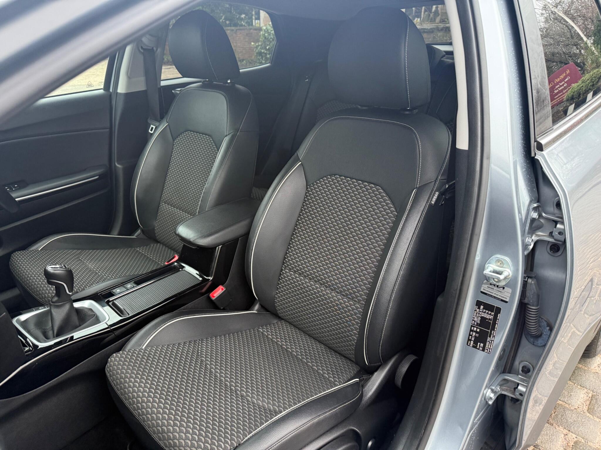 2022 Kia XCeed 1.0 T-GDi Connect Euro 6 (s/s) 5dr • 32,702 miles image 13